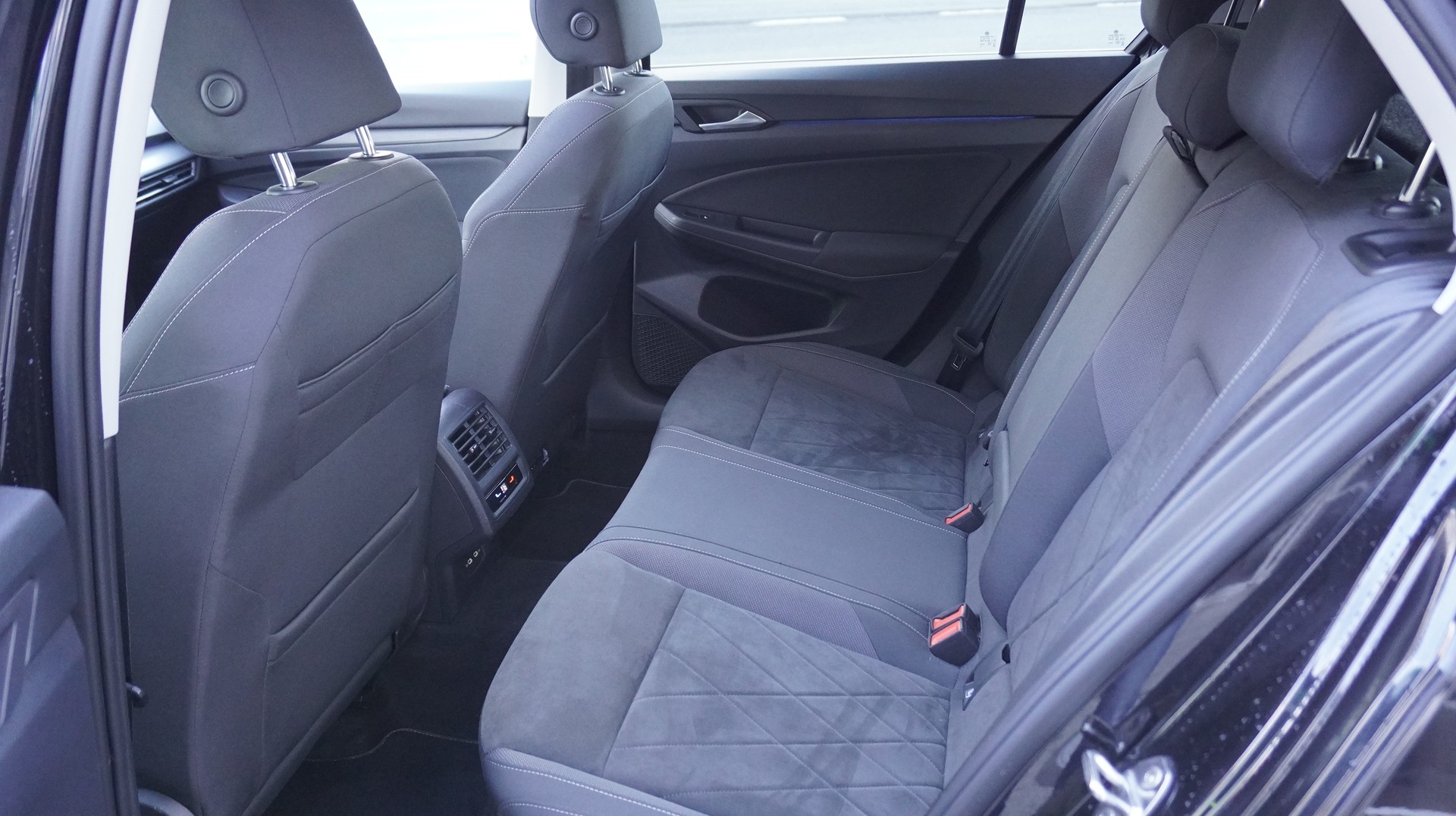 VW Golf 2.0 TSI Style DSG 4 Motion mit AHK-image-4