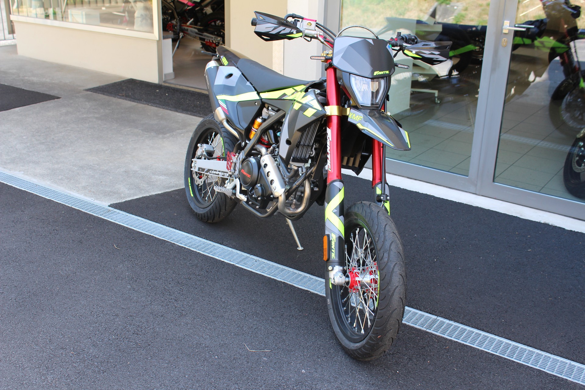 FANTIC XMF 125 Motard-image-3