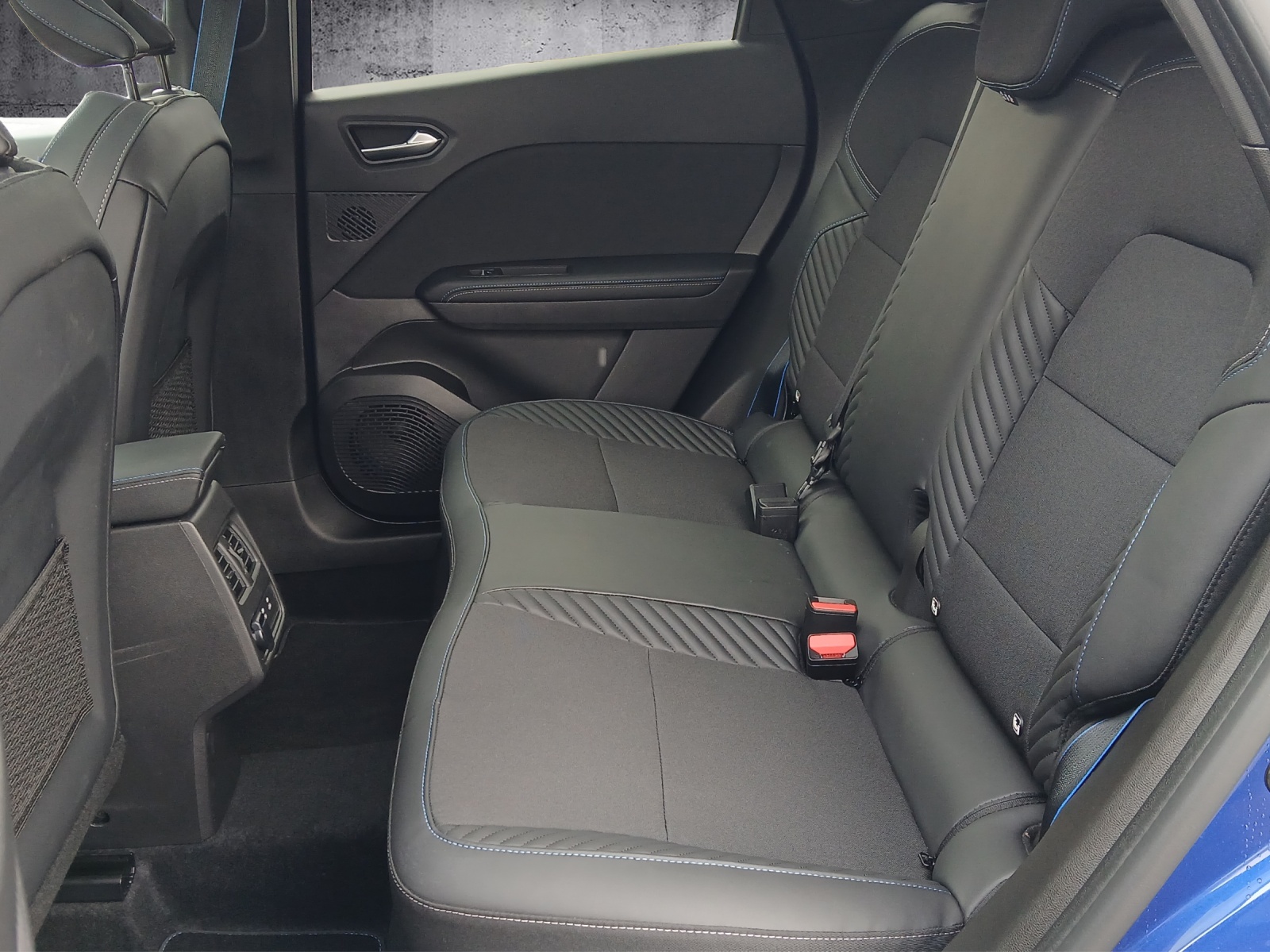 RENAULT Captur 1.6 E-Tech 145 Esprit Alpine DHT-image-9