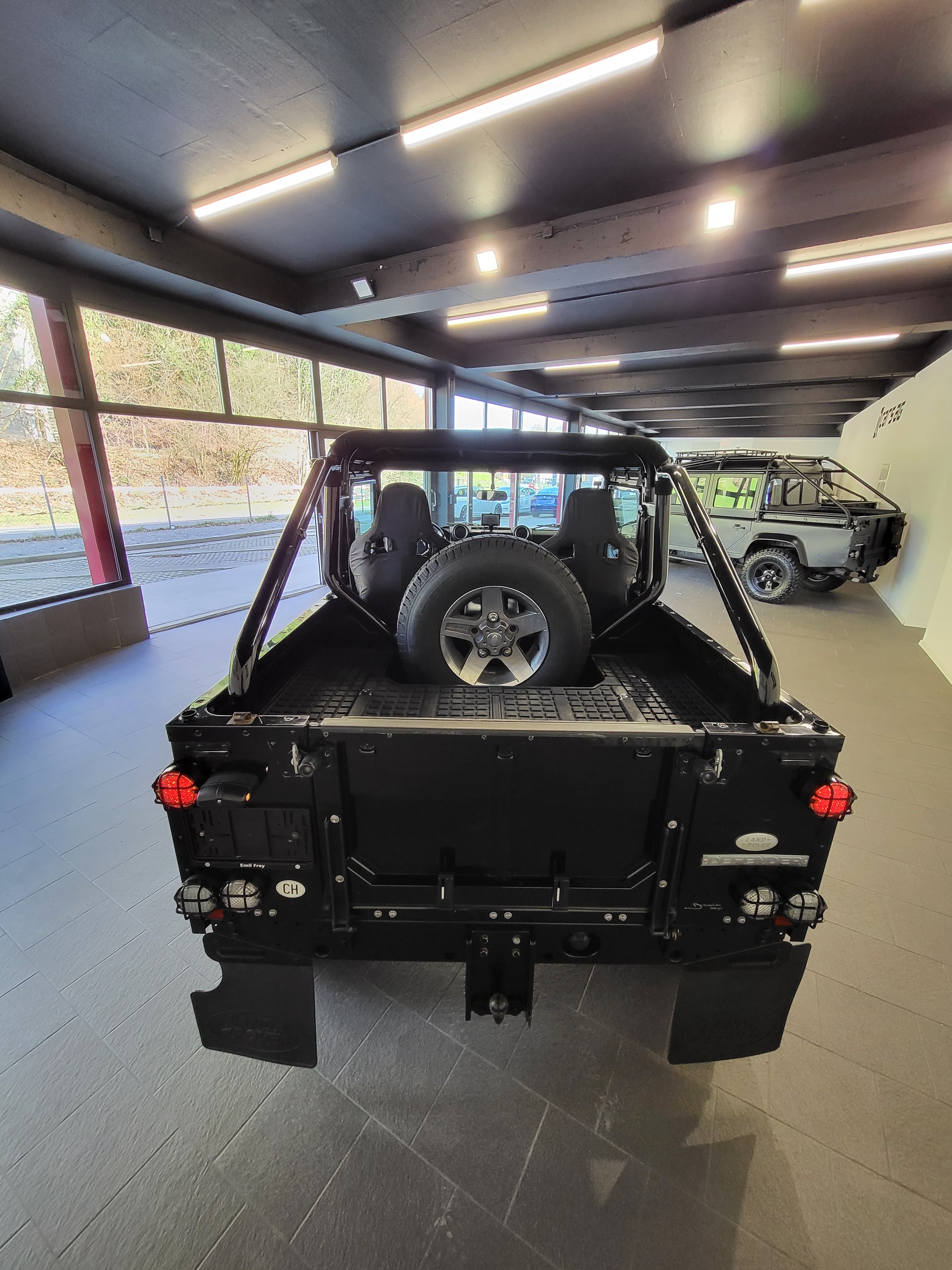 LAND ROVER 90 TD4-image-5