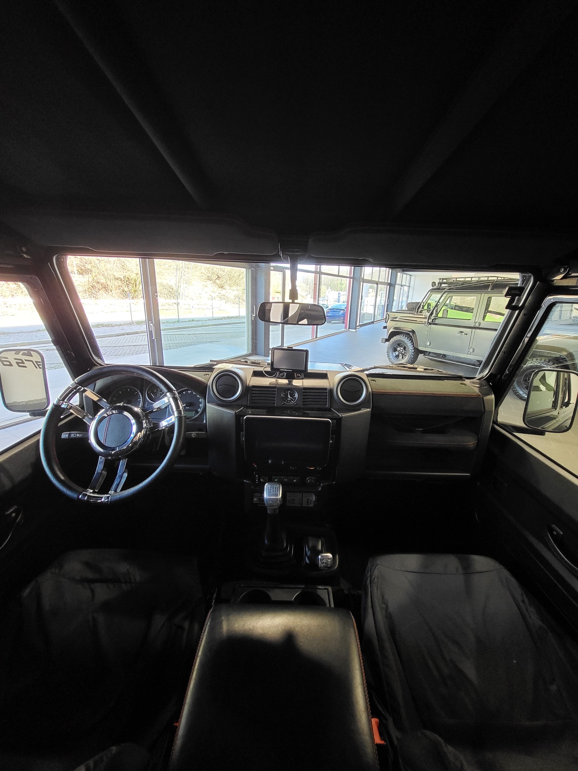 LAND ROVER 90 TD4-image-9