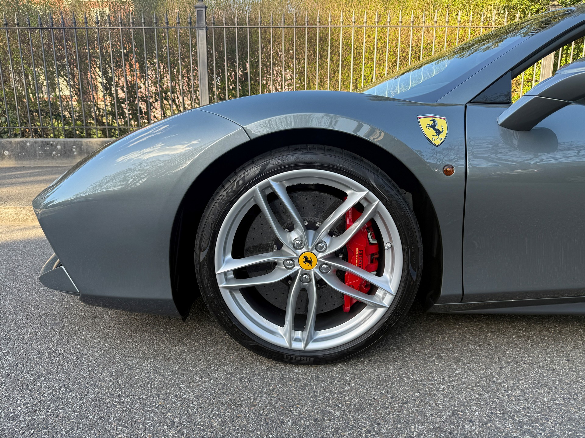 FERRARI 488 Spider 3.9 V8-showroom-element-3