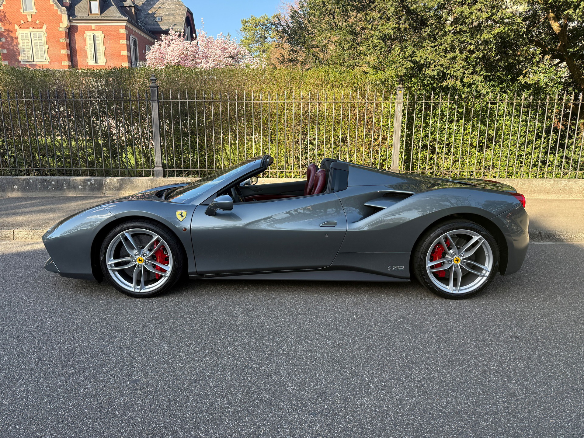 FERRARI 488 Spider 3.9 V8-showroom-element-2