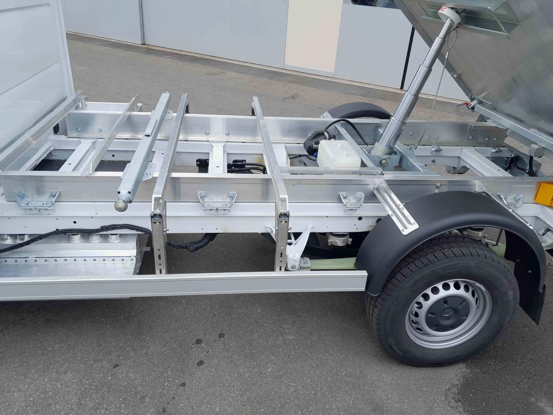 MERCEDES-BENZ eSprinter 420 Kab.-Ch. 3665 S 56 kWh Pro-image-12