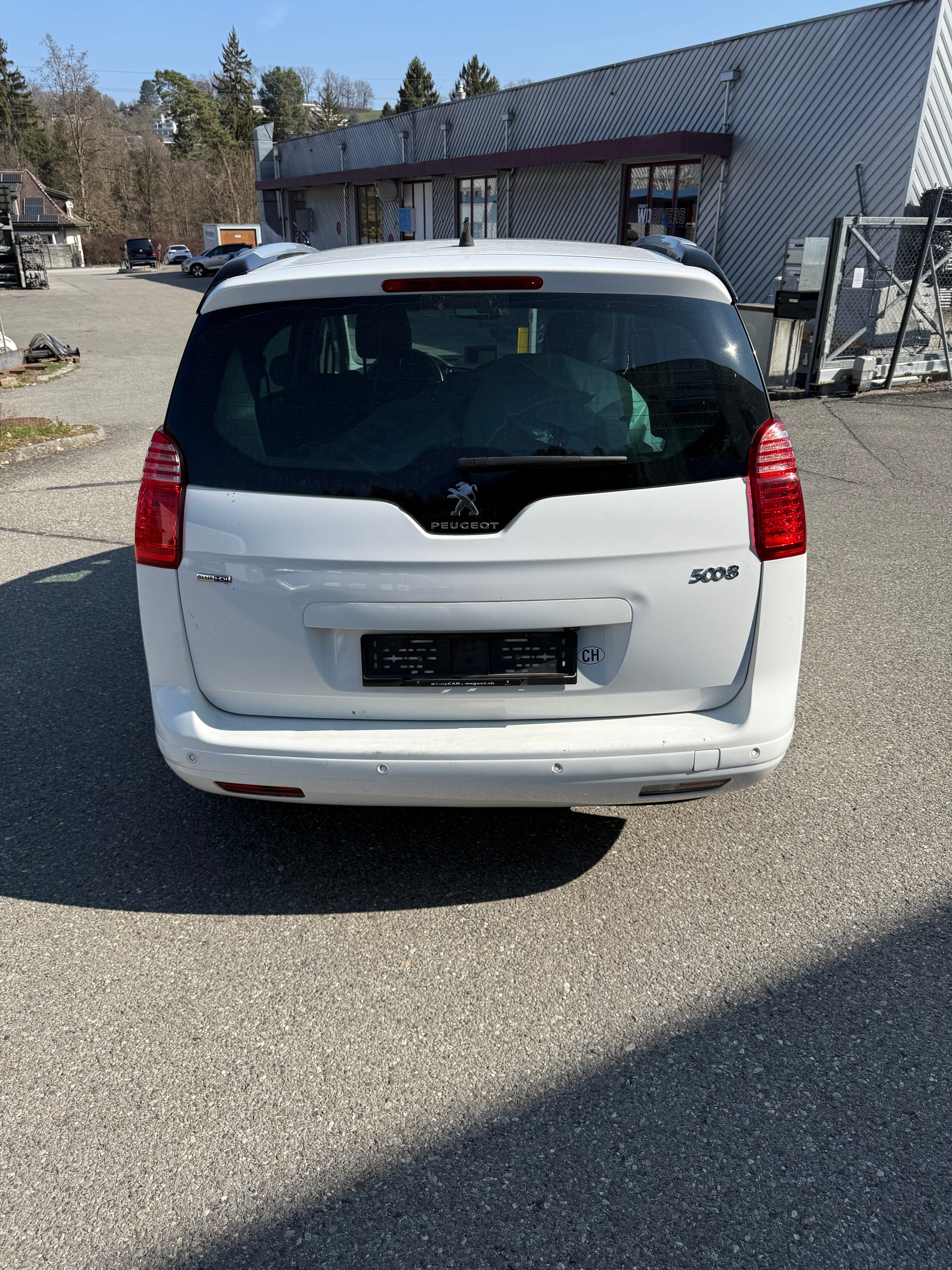 PEUGEOT 5008 2.0 BlueHDI Sensation-image-4