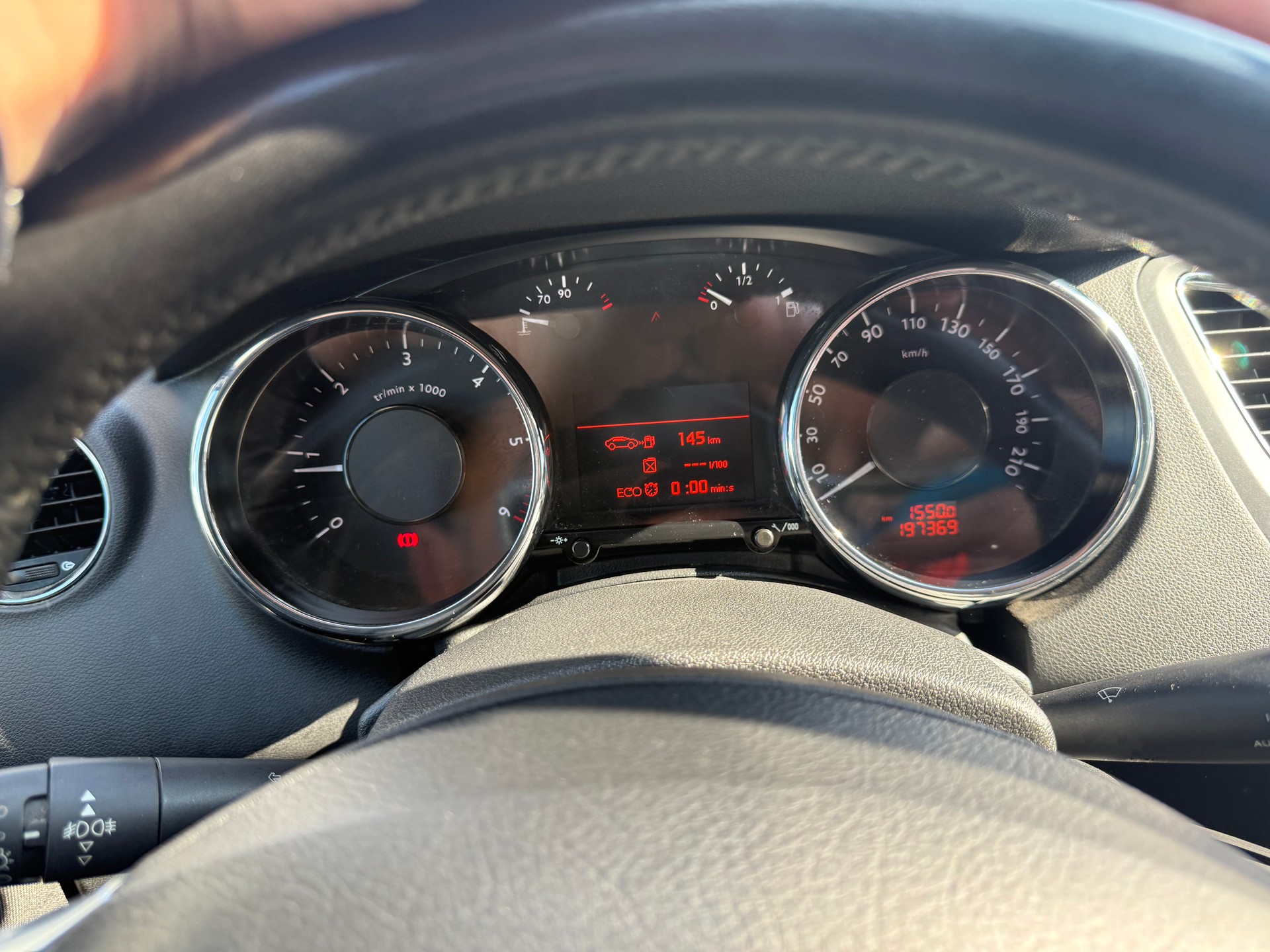 PEUGEOT 5008 2.0 BlueHDI Sensation-image-10