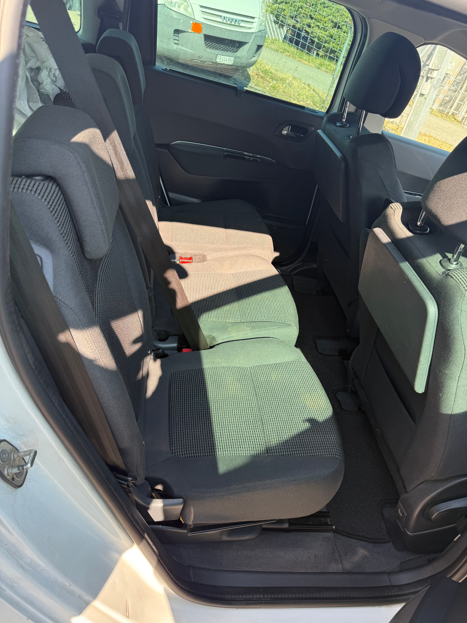 PEUGEOT 5008 2.0 BlueHDI Sensation-image-7