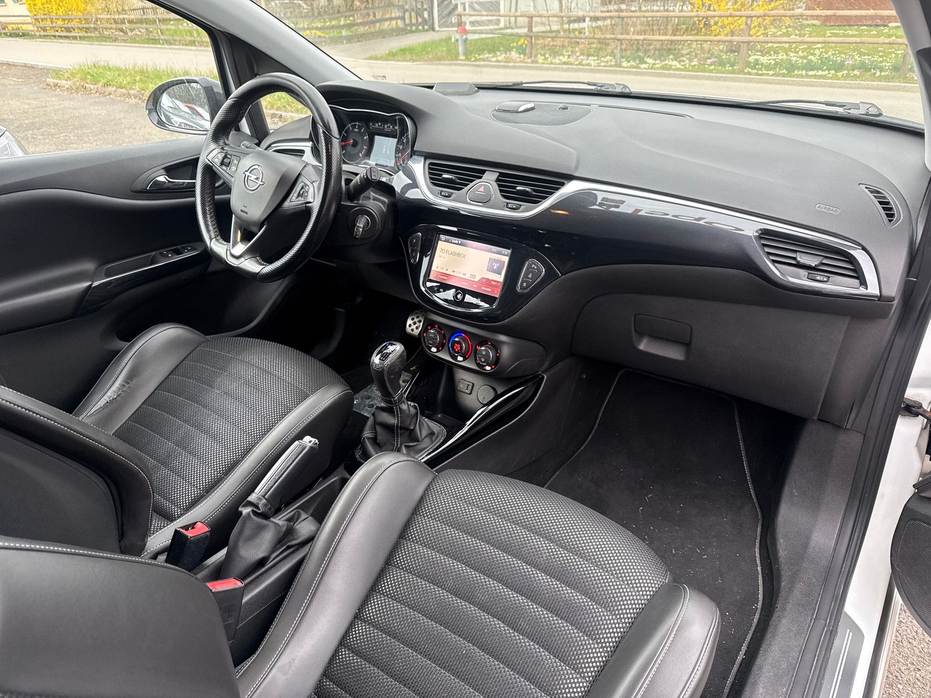 OPEL Corsa 1.6 Turbo OPC-image-12