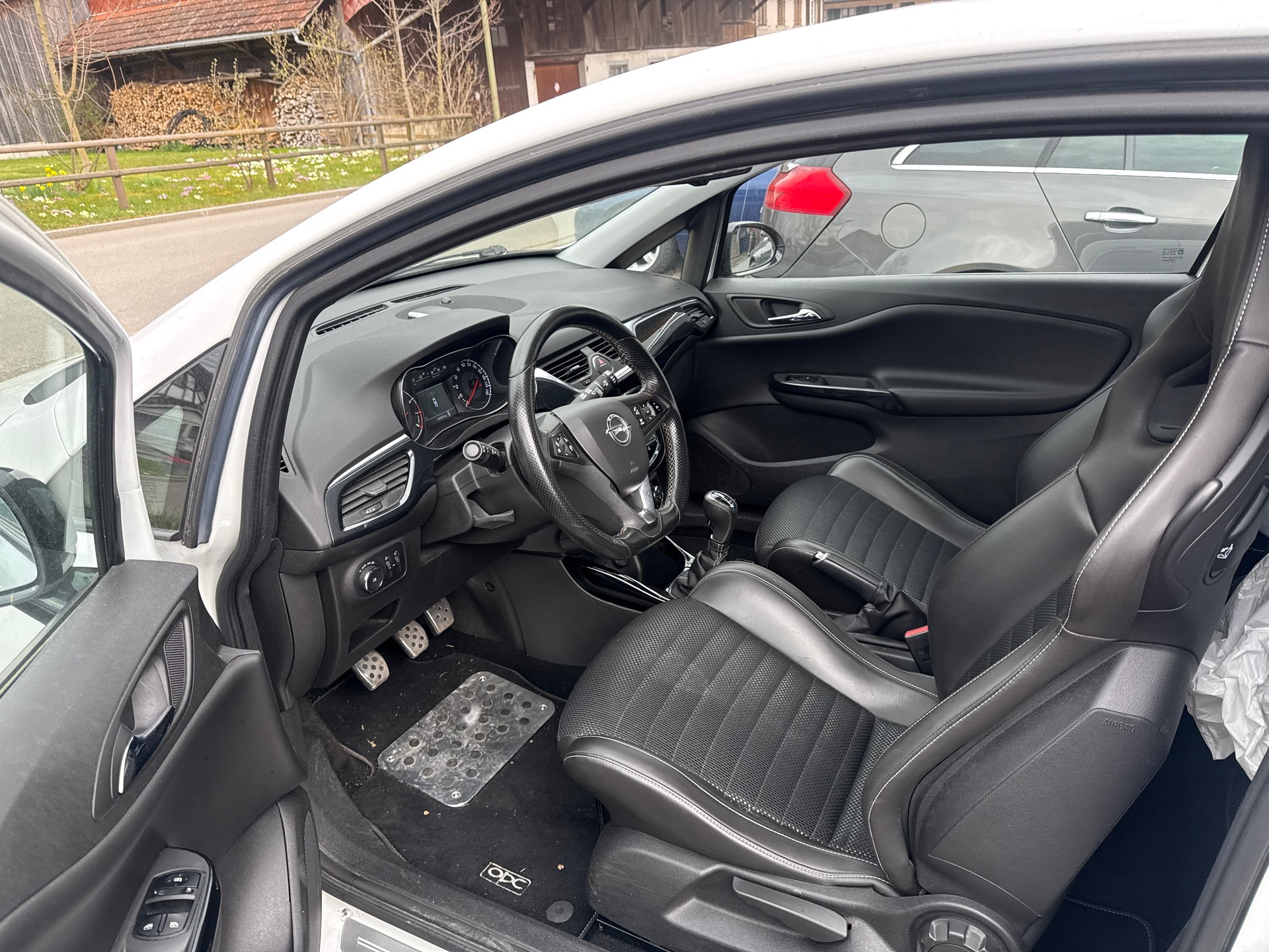 OPEL Corsa 1.6 Turbo OPC-image-11