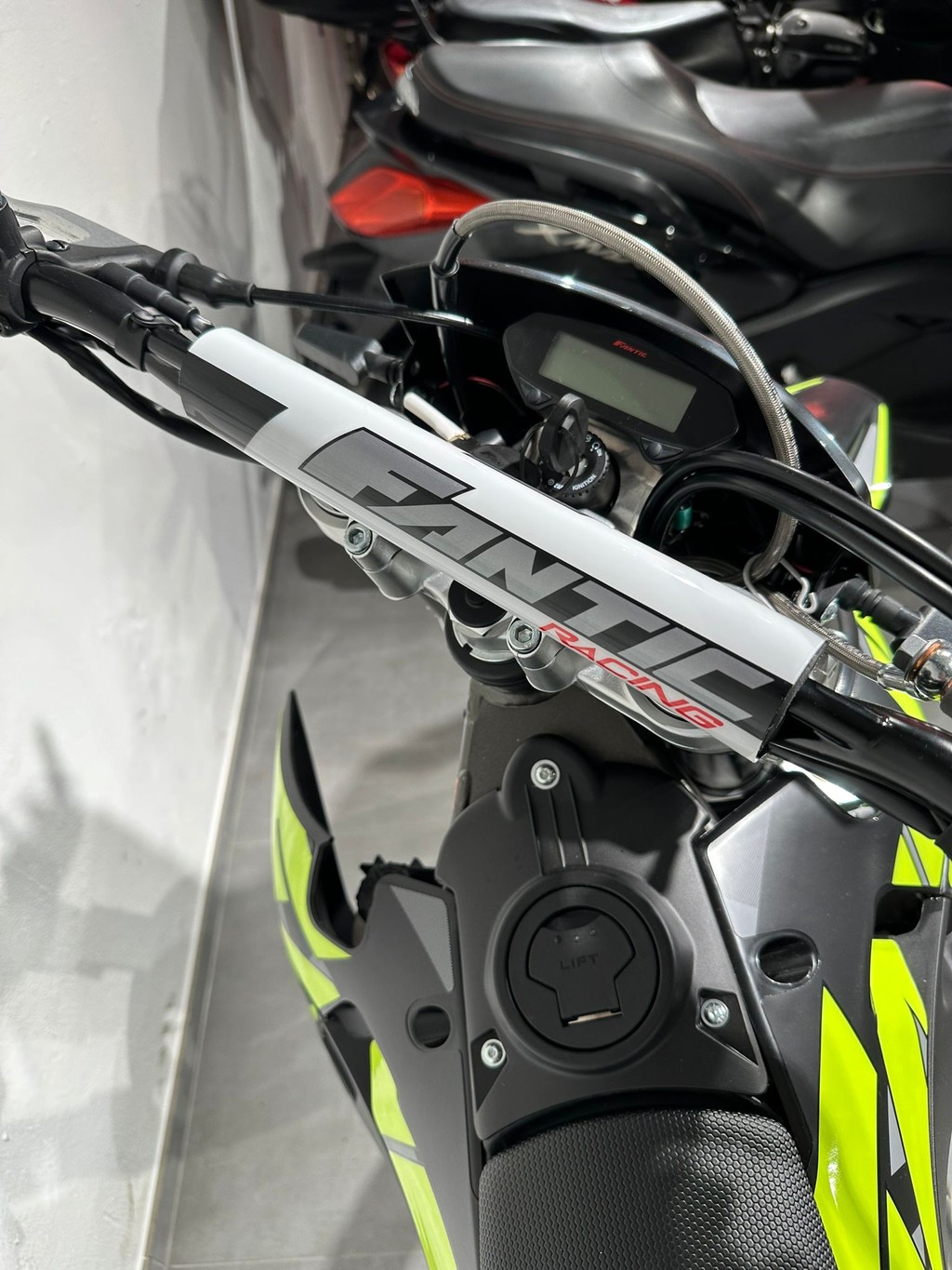 FANTIC XMF Motard 125 Performance-image-8