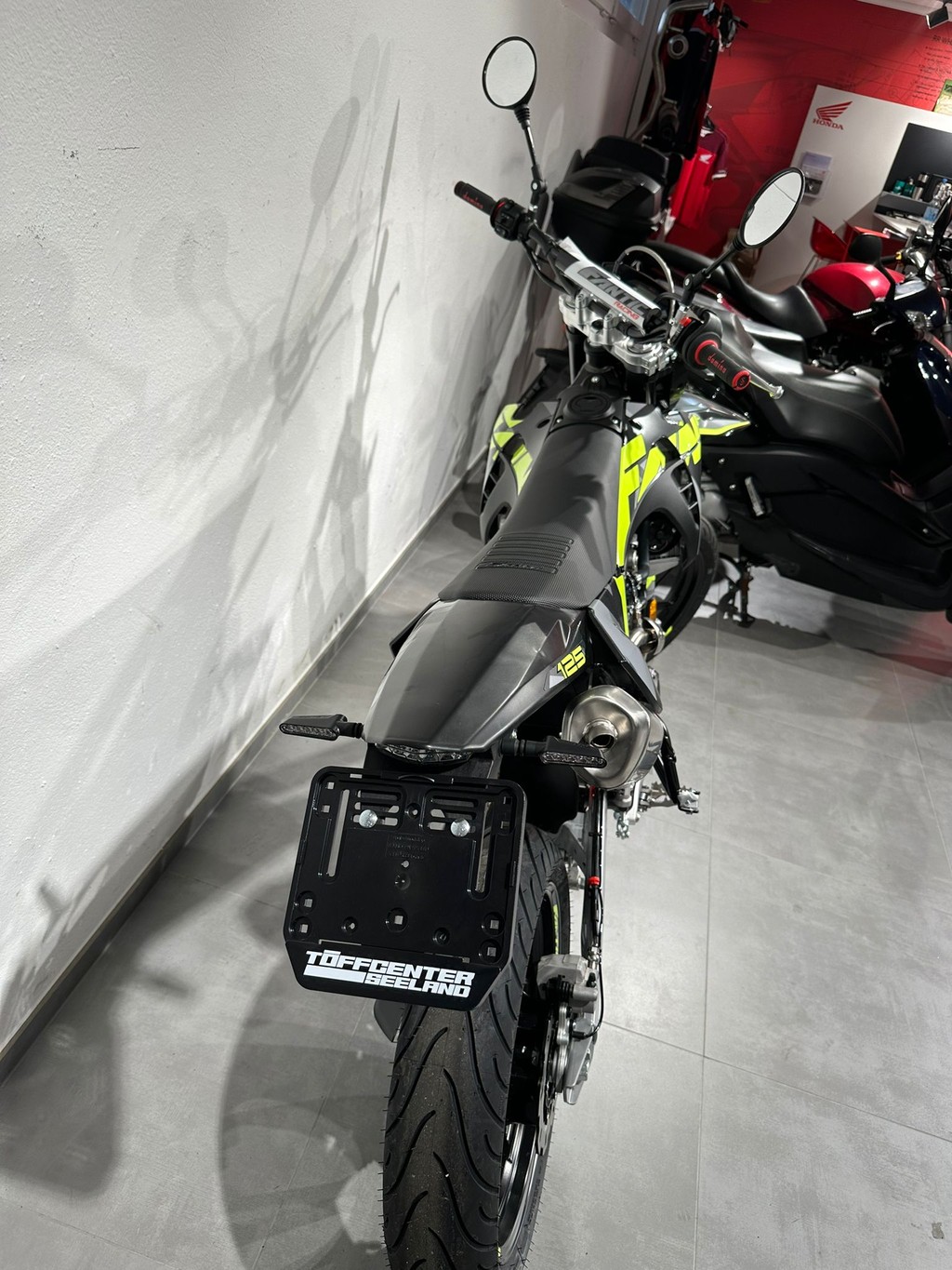 FANTIC XMF Motard 125 Performance-image-3