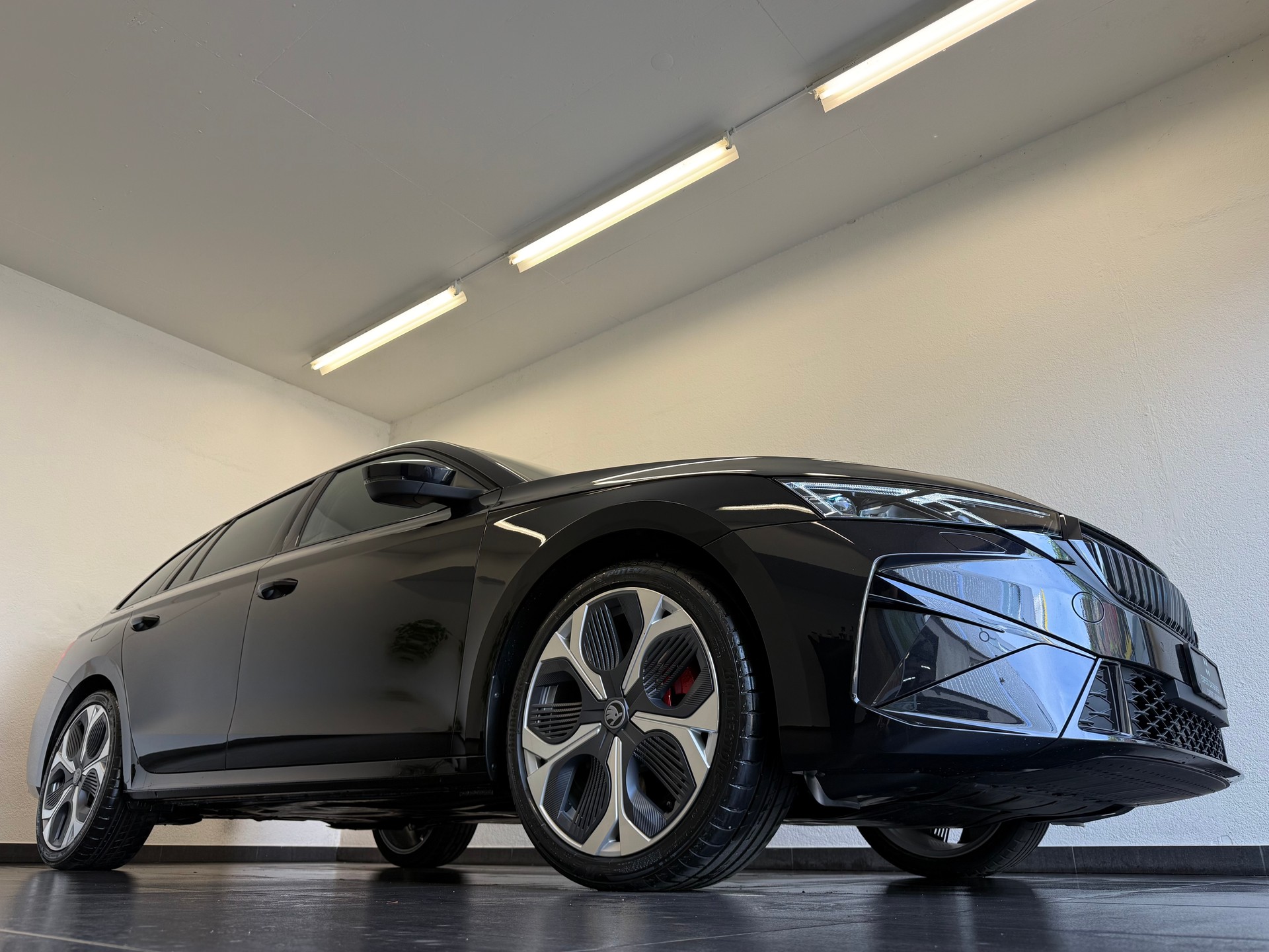 SKODA Octavia Combi 2.0 TSI DSG RS-showroom-element-2