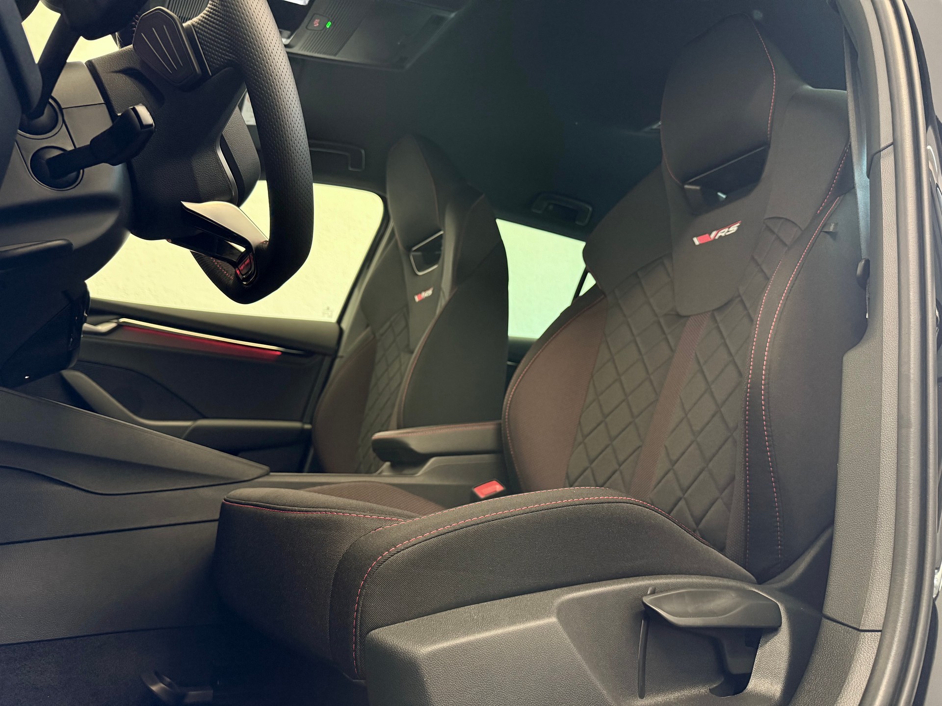 SKODA Octavia Combi 2.0 TSI DSG RS-image-21