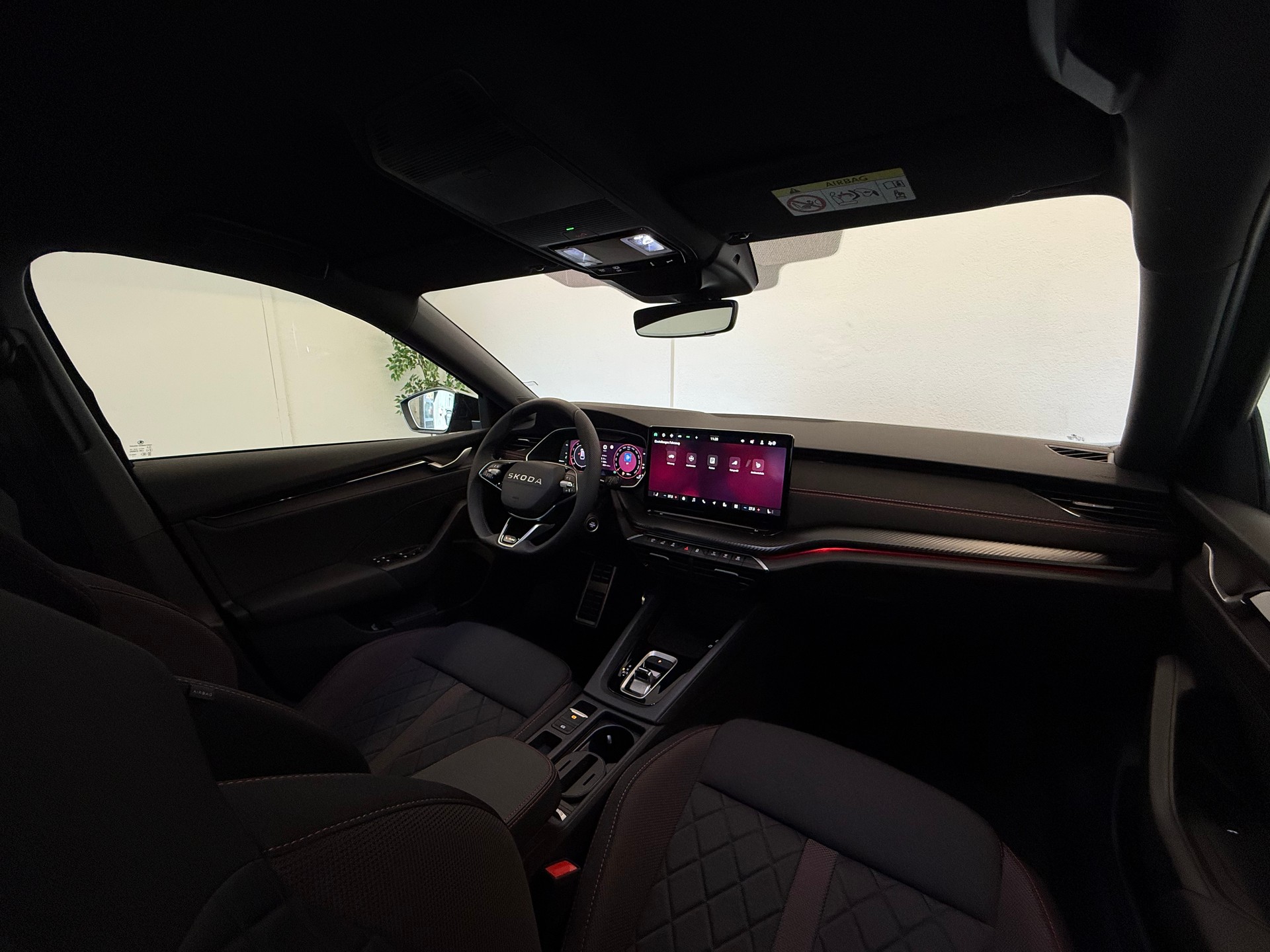 SKODA Octavia Combi 2.0 TSI DSG RS-image-20