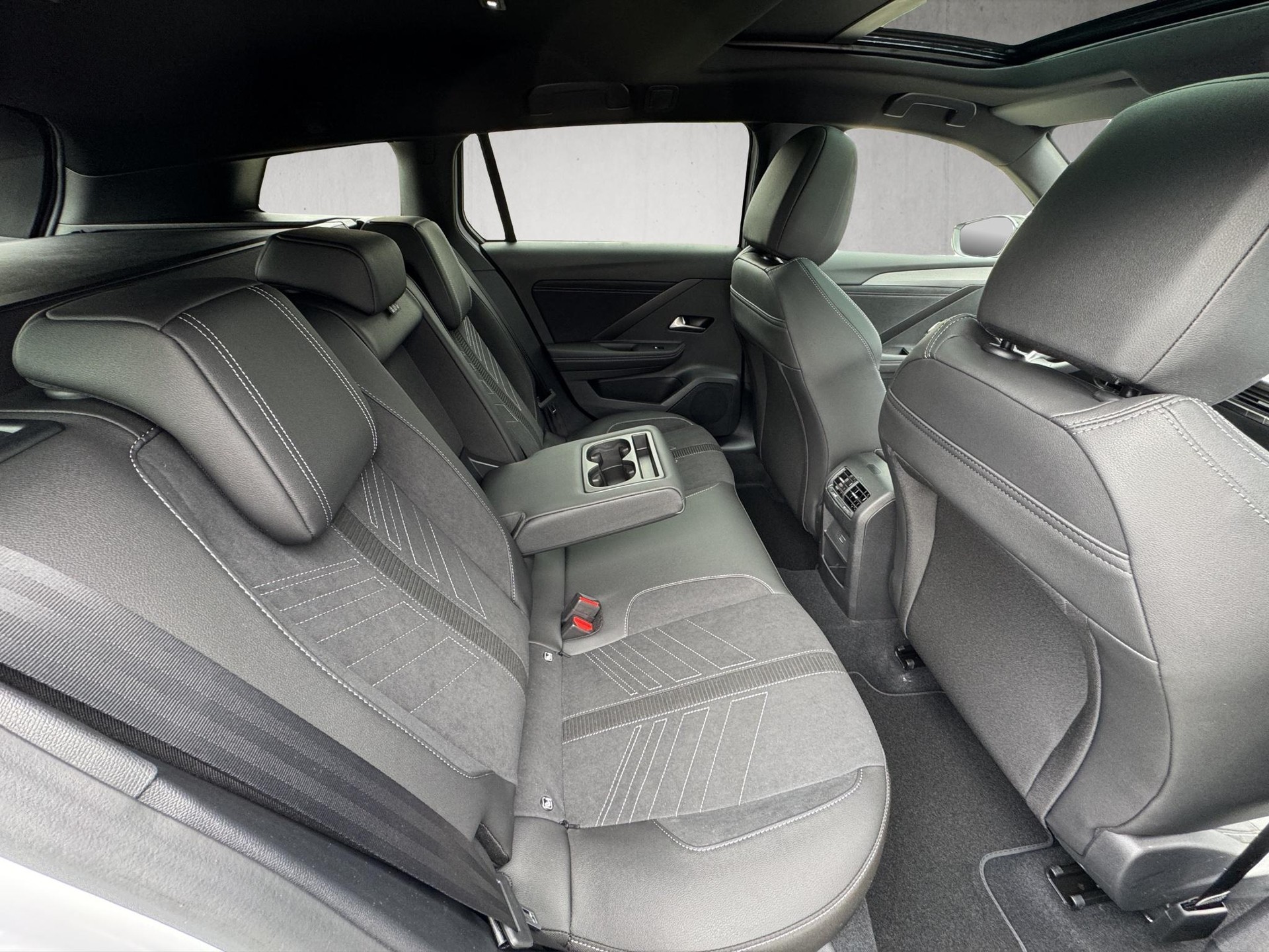 OPEL Astra-e Sports Tourer Ultimate-image-11