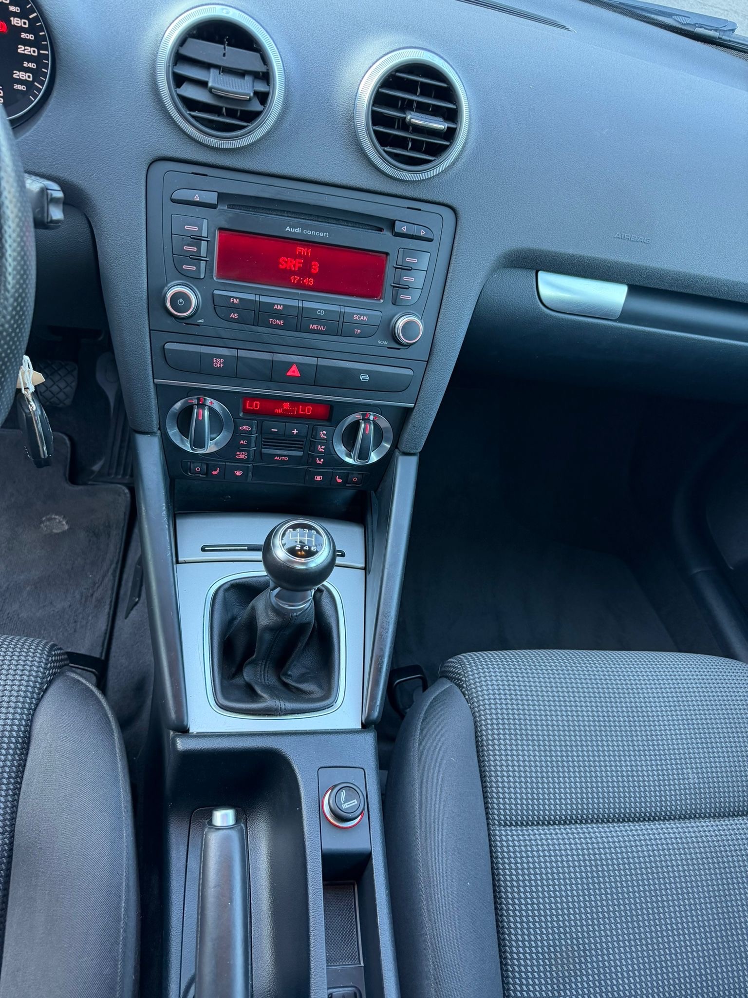 AUDI A3 Sportback 1.8 TFSI Ambiente quattro-image-8