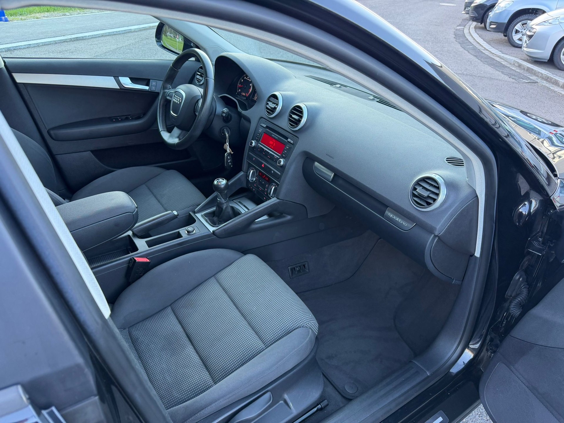 AUDI A3 Sportback 1.8 TFSI Ambiente quattro-image-6