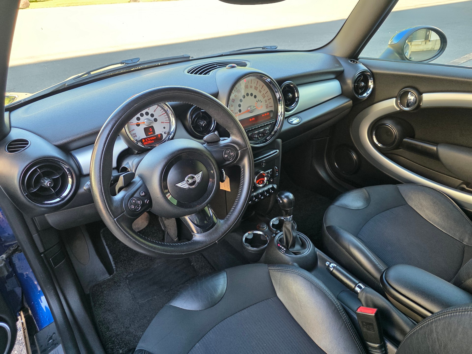 MINI Cooper Steptronic-image-18