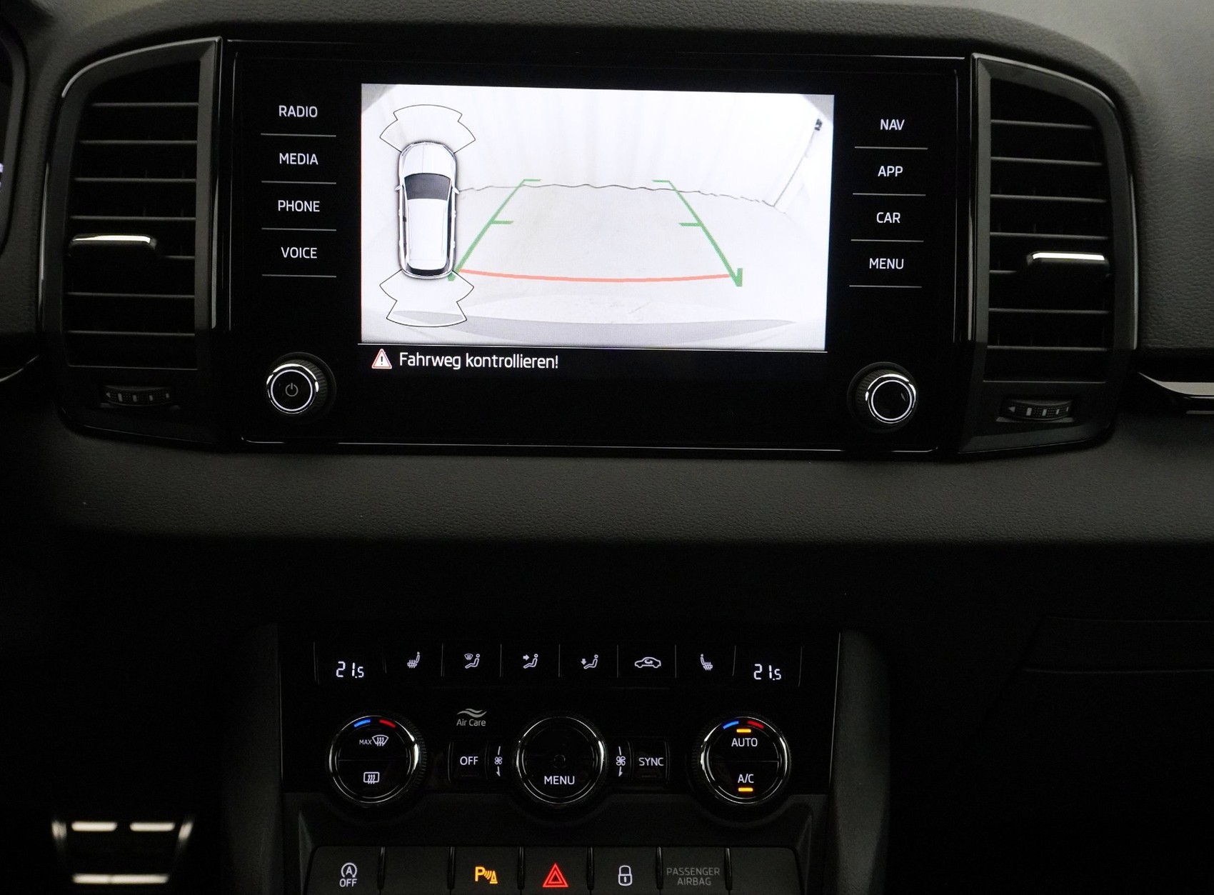 SKODA Karoq 2.0 TDI SportLine DSG 4x4-image-17