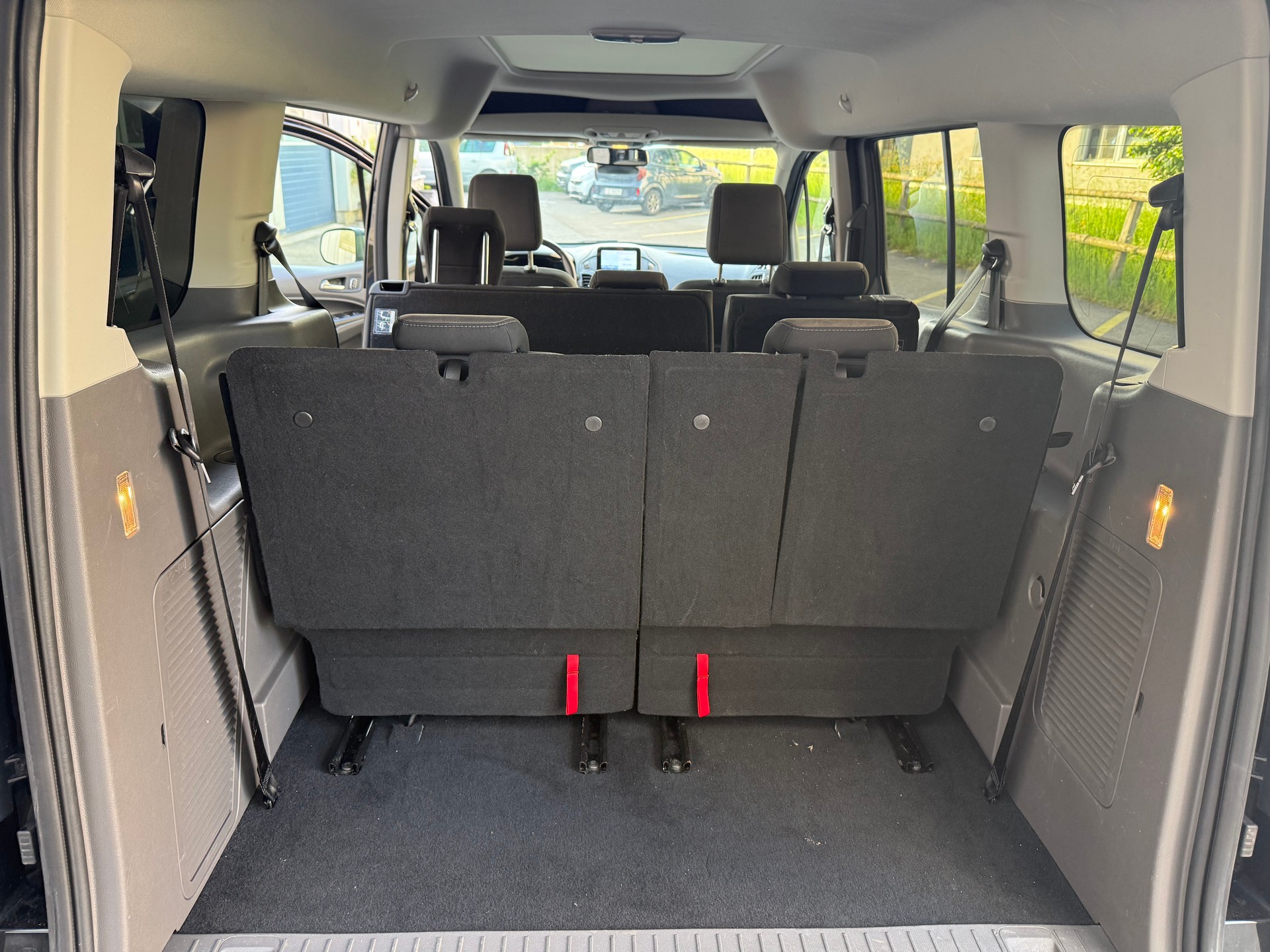 FORD Grand Tourneo Connect 1.5 EcoBlue Titanium Automat-image-9