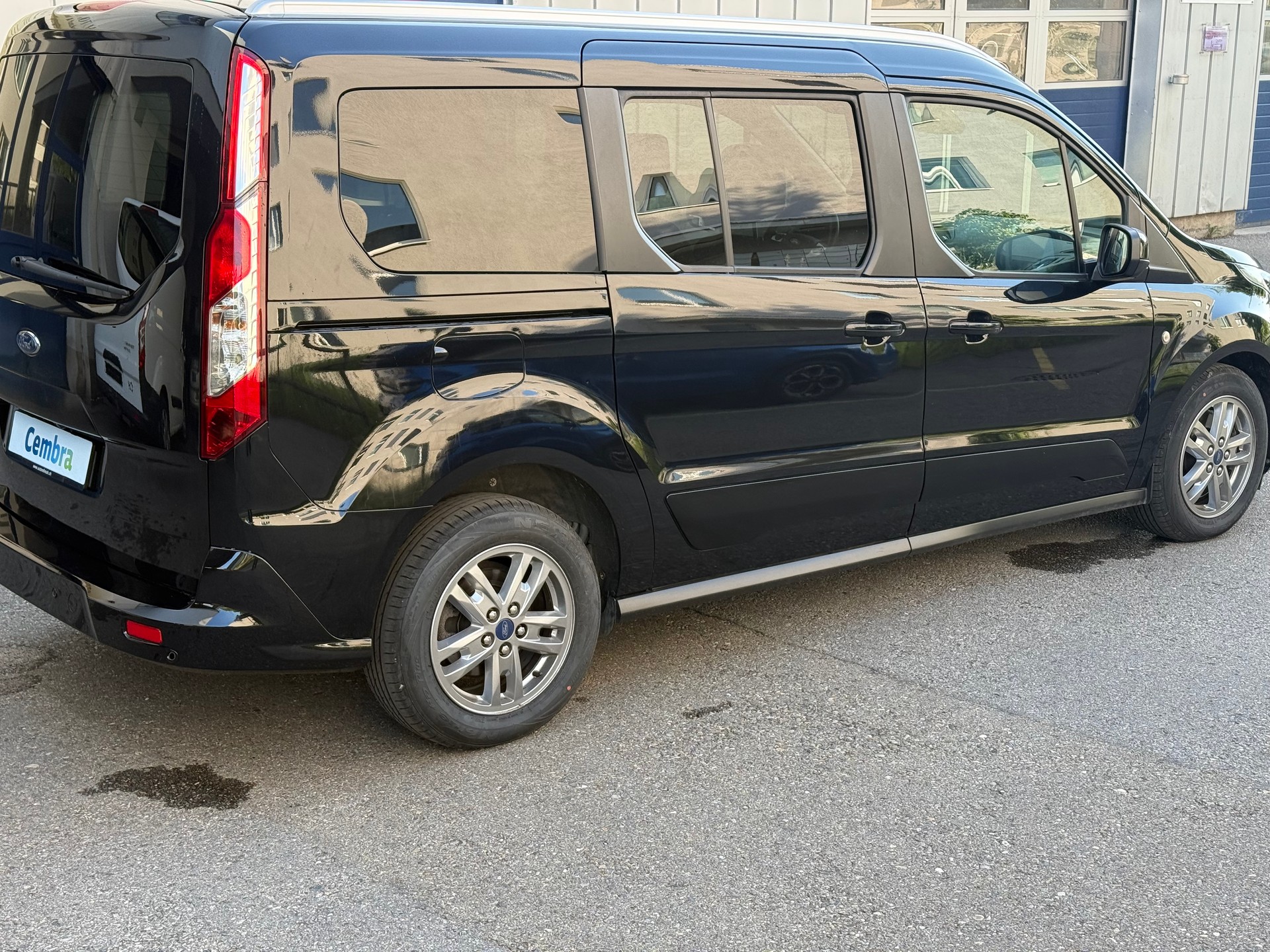 FORD Grand Tourneo Connect 1.5 EcoBlue Titanium Automat-image-4