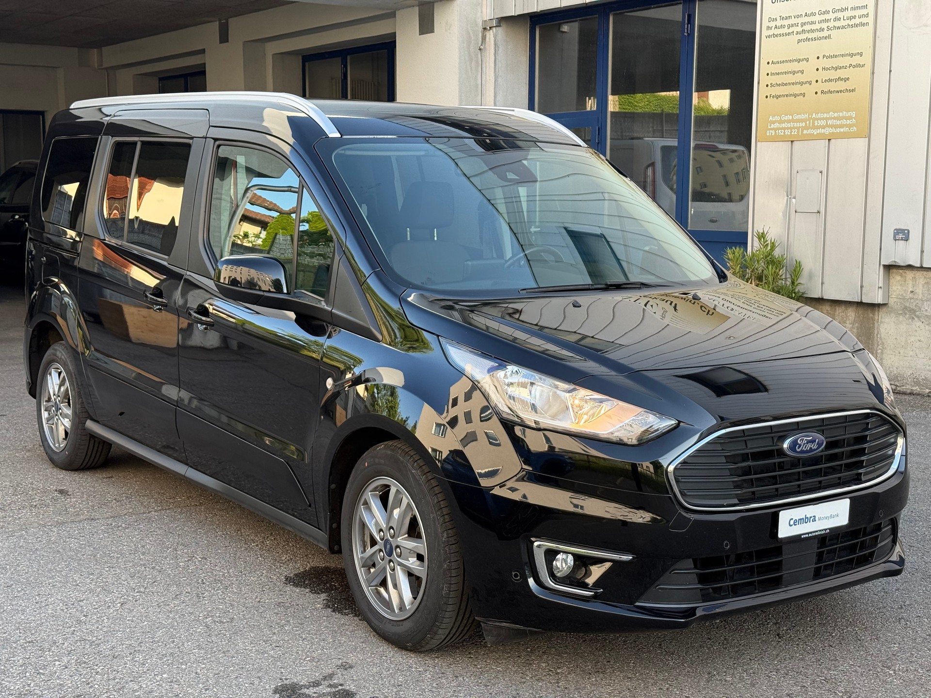 FORD Grand Tourneo Connect 1.5 EcoBlue Titanium Automat-image-2