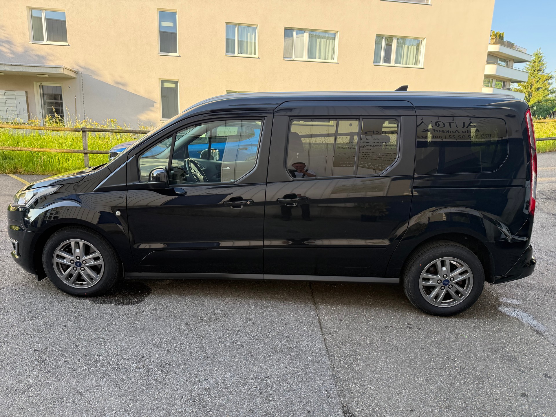 FORD Grand Tourneo Connect 1.5 EcoBlue Titanium Automat-image-7