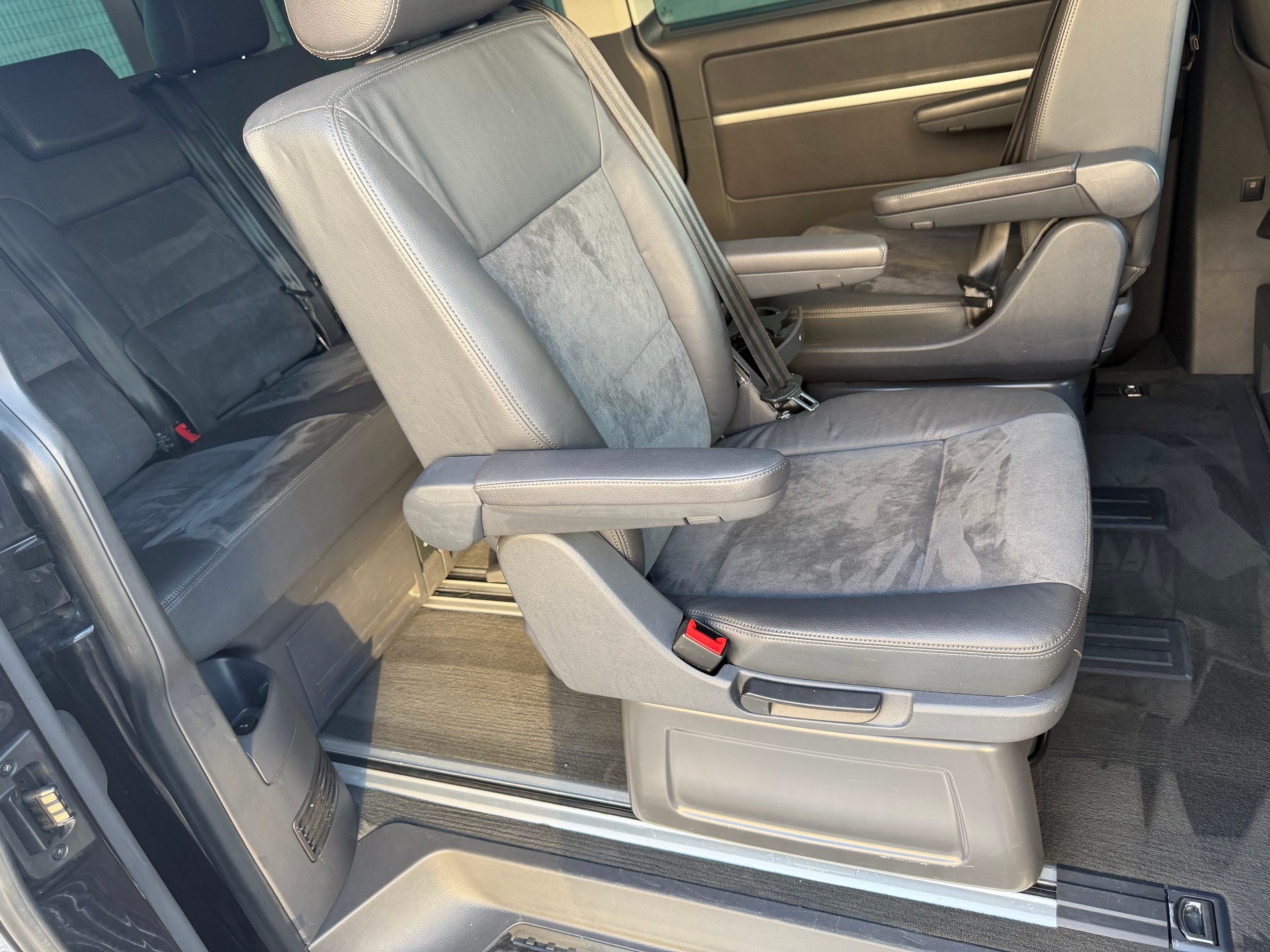 VW T5 Multivan 2.0 Bi-TDI CR Highline DSG-image-15