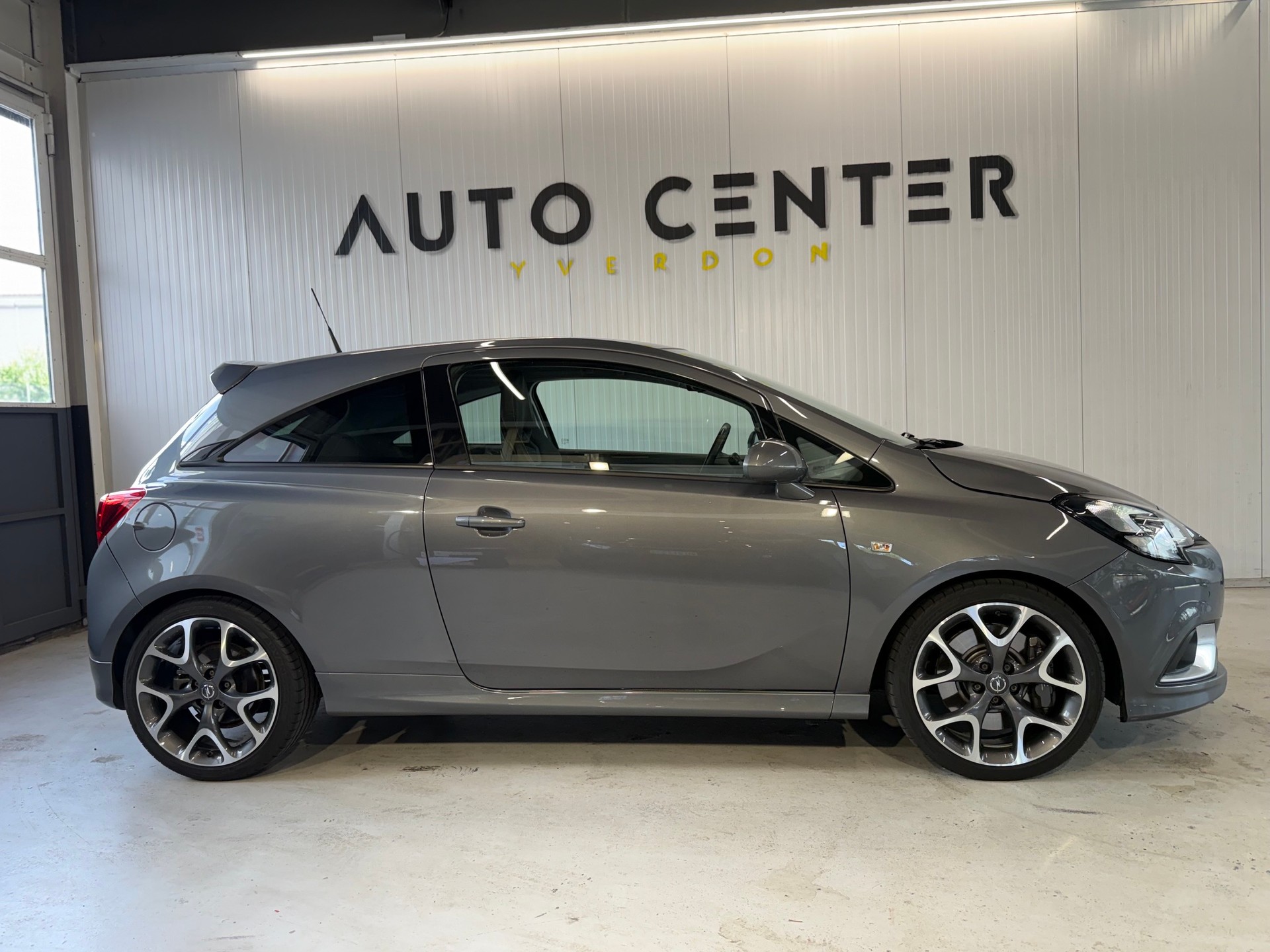 OPEL Corsa 1.6 Turbo OPC