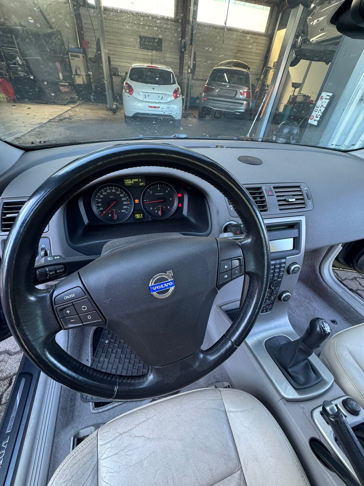 VOLVO S40 2.0D Momentum-image-9