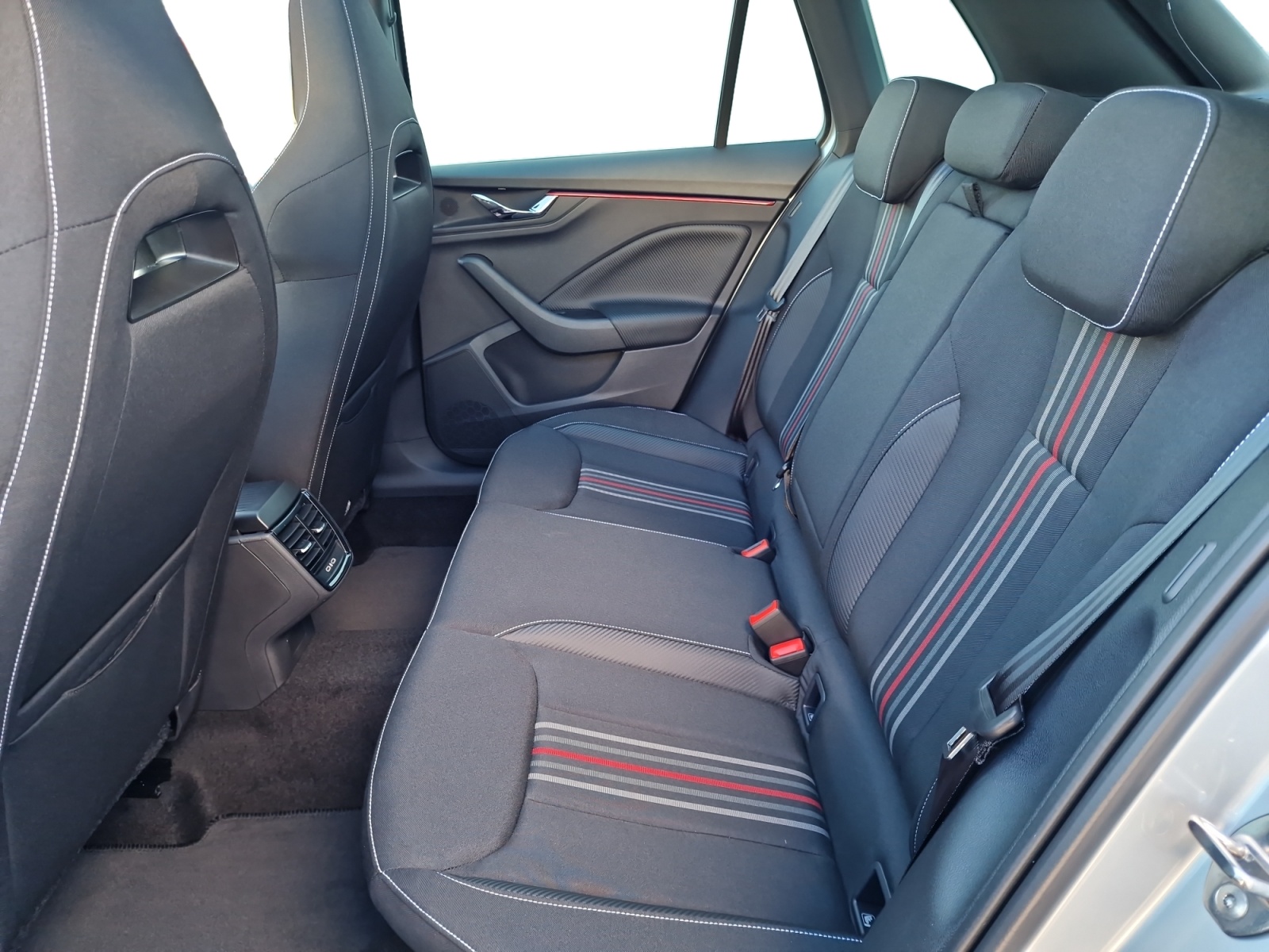 SKODA Kamiq 1.5 TSI Monte Carlo DSG Panorama AHK-image-21