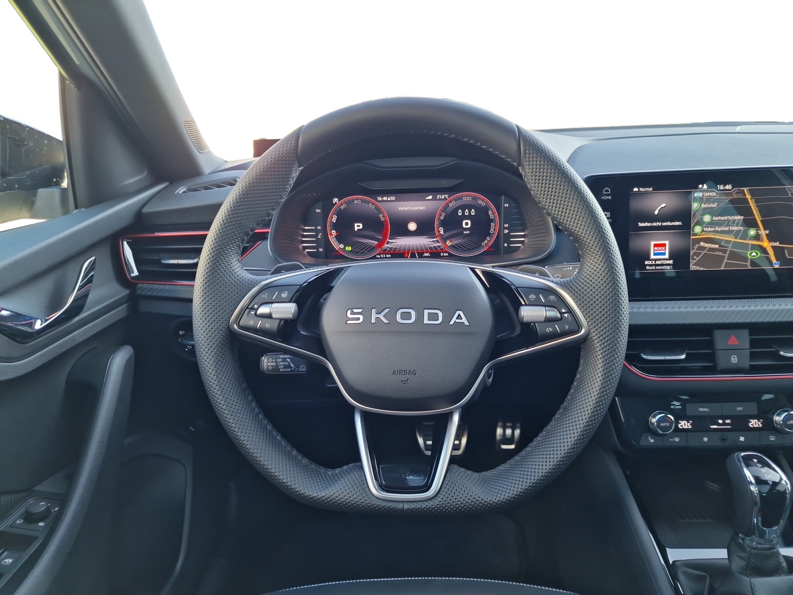 SKODA Kamiq 1.5 TSI Monte Carlo DSG Panorama AHK-image-12