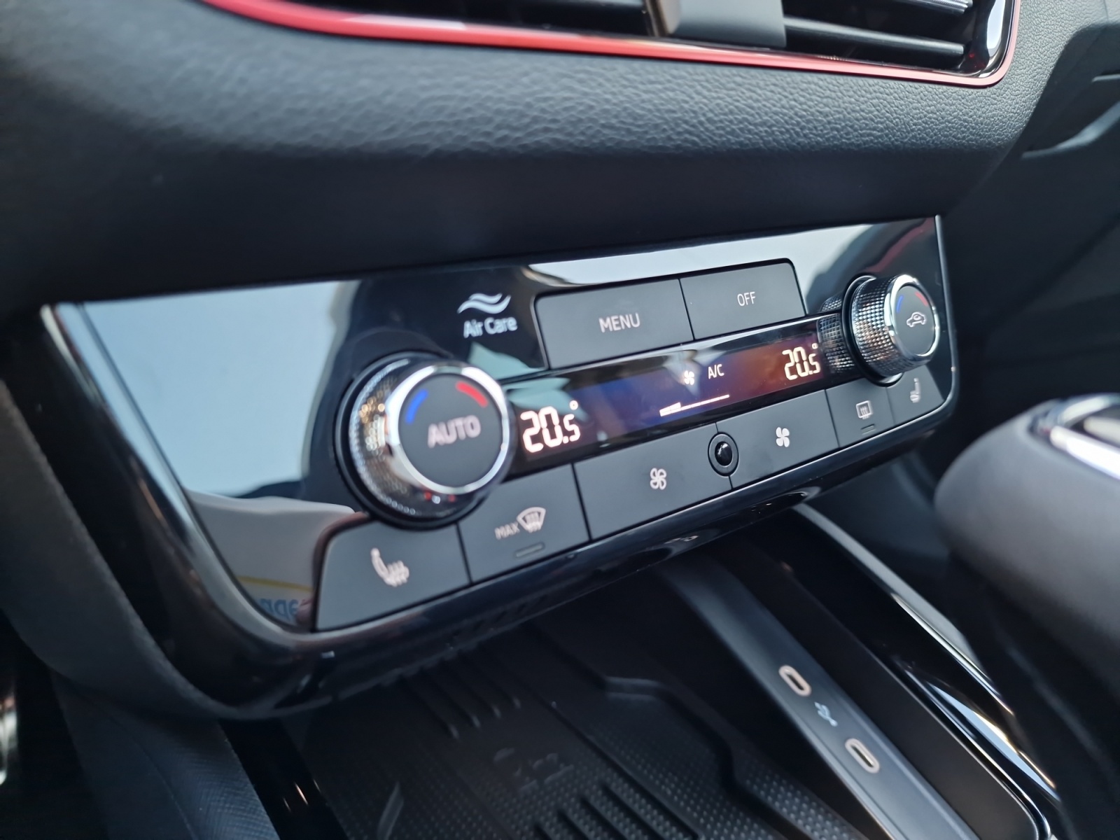 SKODA Kamiq 1.5 TSI Monte Carlo DSG Panorama AHK-image-17