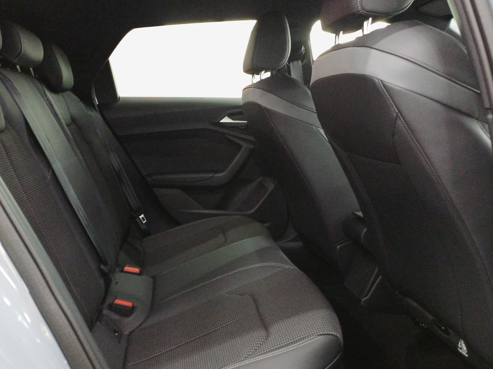 AUDI A1 Sportback 30 TFSI S Line Attraction S-tronic-image-14