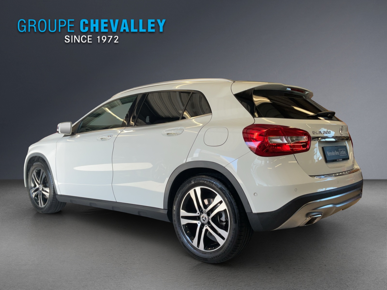 MERCEDES-BENZ GLA 200 Urban-showroom-element-3