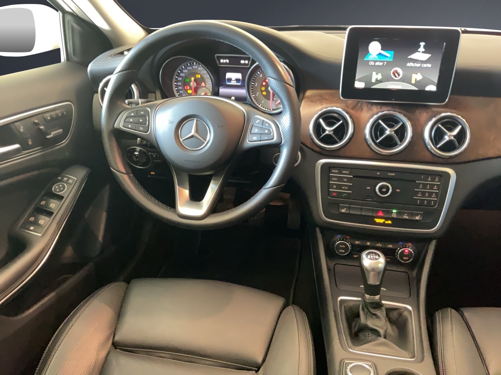 MERCEDES-BENZ GLA 200 Urban-image-11