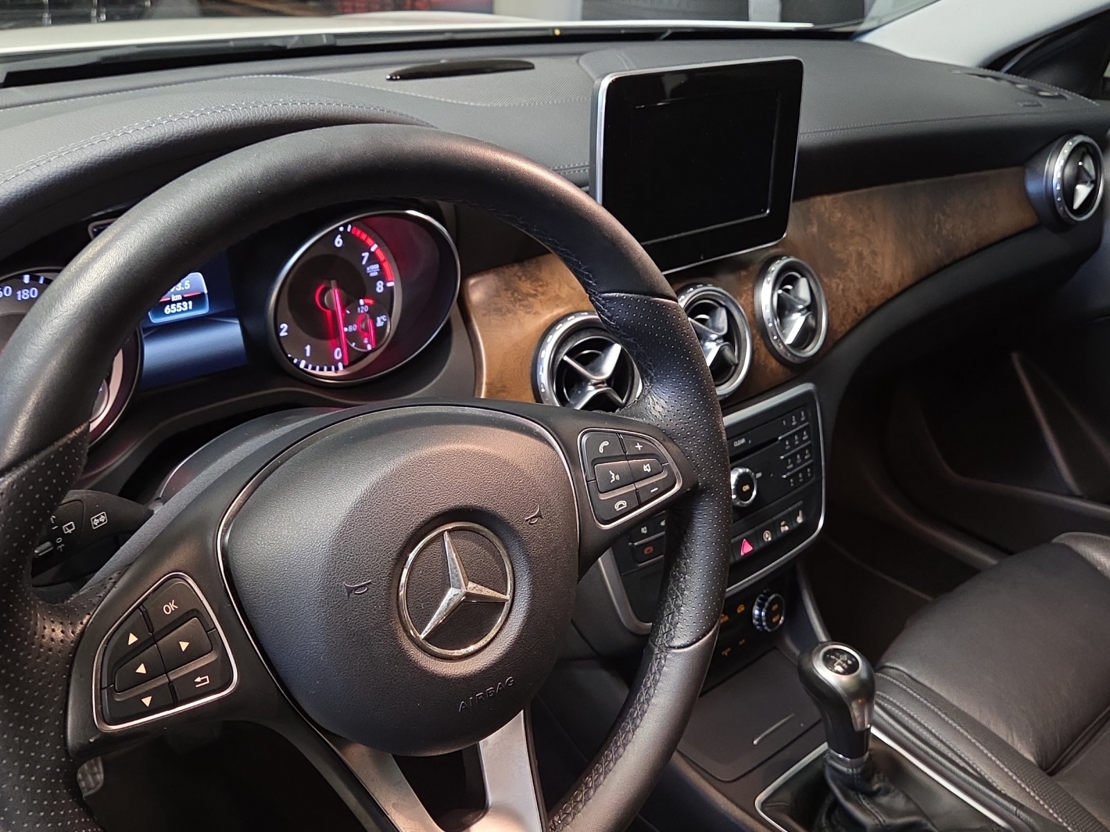 MERCEDES-BENZ GLA 200 Urban-image-13