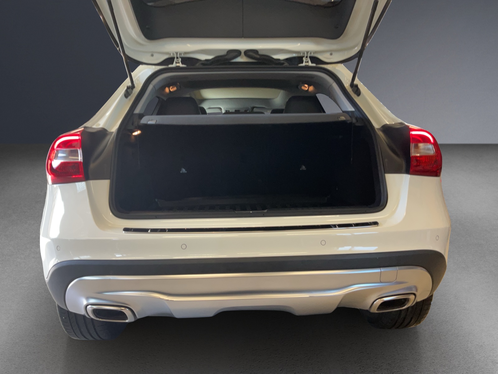 MERCEDES-BENZ GLA 200 Urban-image-17
