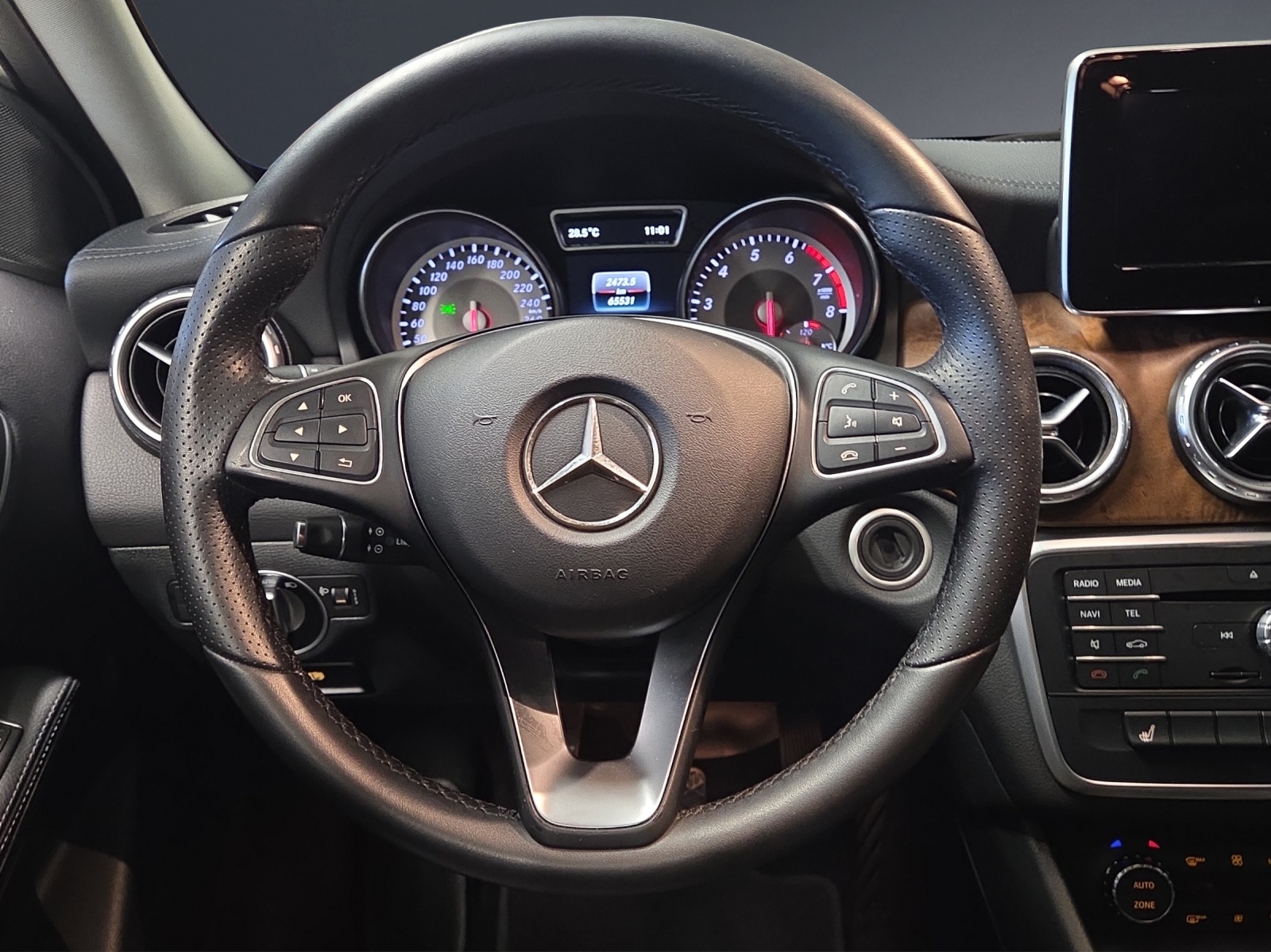 MERCEDES-BENZ GLA 200 Urban-image-12