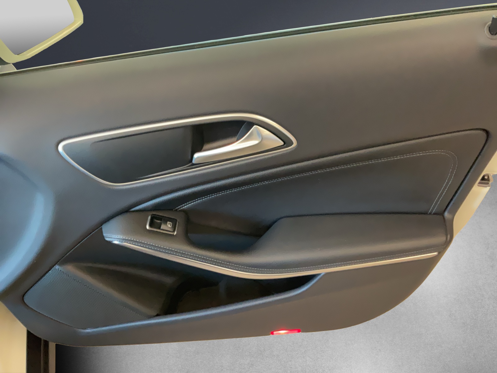 MERCEDES-BENZ GLA 200 Urban-image-10