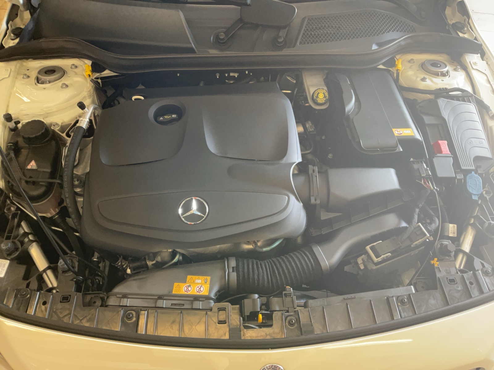 MERCEDES-BENZ GLA 200 Urban-image-18