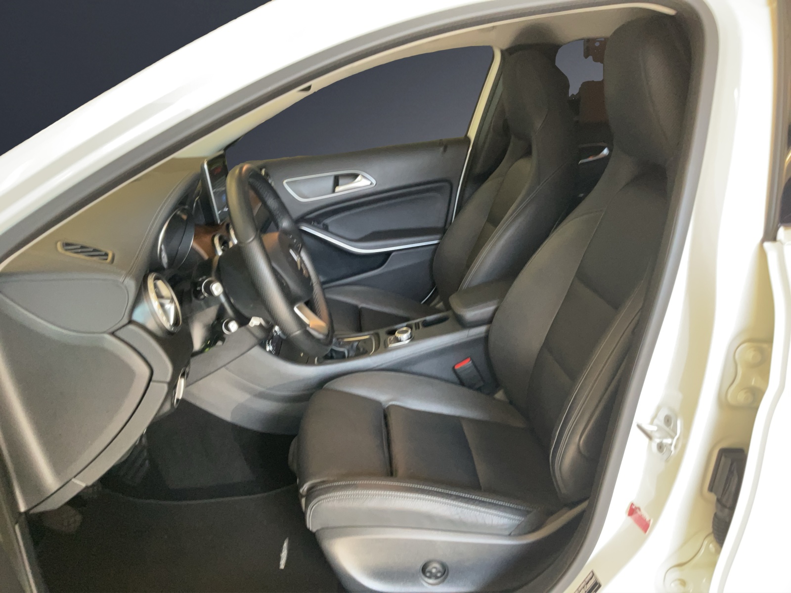 MERCEDES-BENZ GLA 200 Urban-image-6