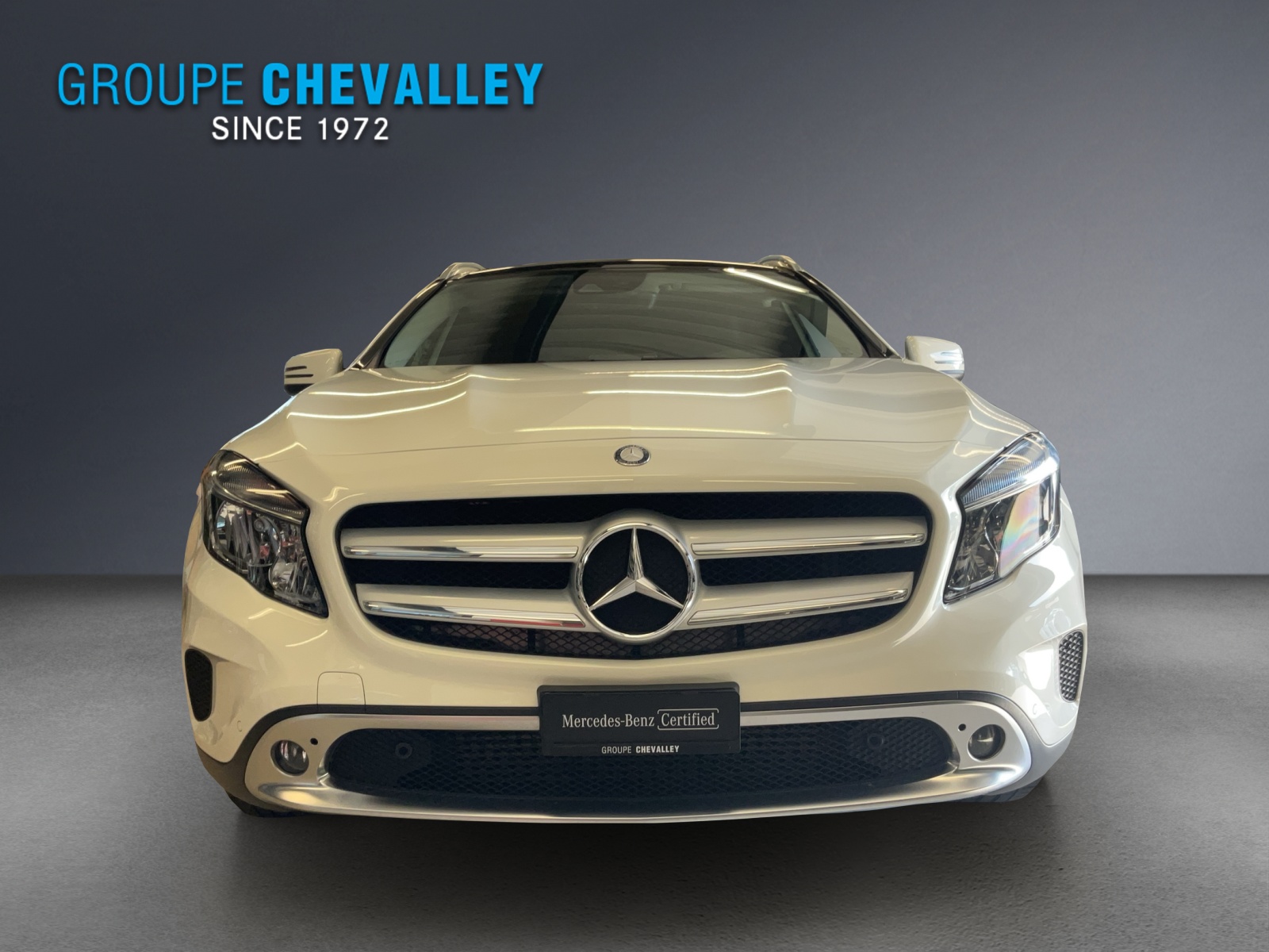 MERCEDES-BENZ GLA 200 Urban-showroom-element-1