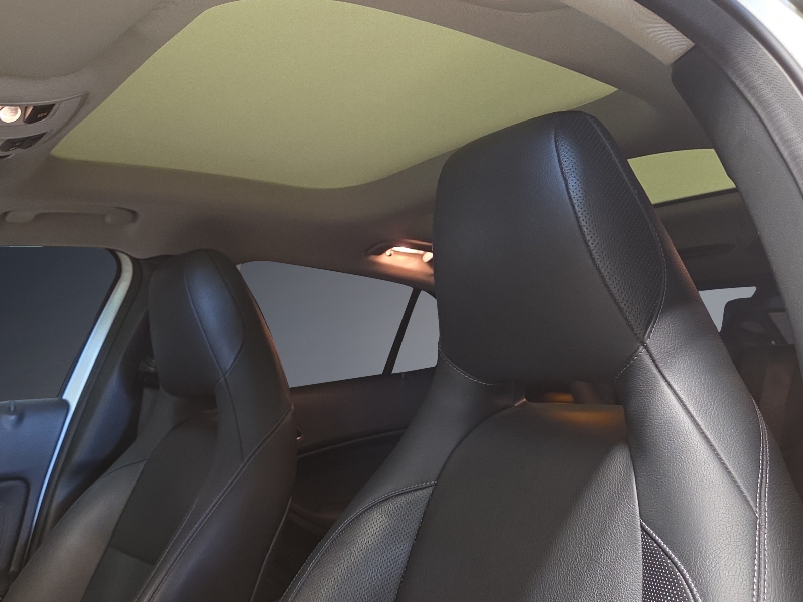 MERCEDES-BENZ GLA 200 Urban-image-7