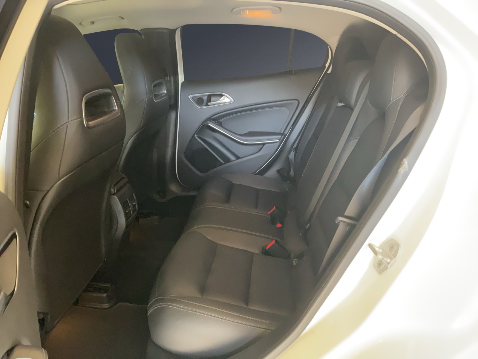 MERCEDES-BENZ GLA 200 Urban-image-16