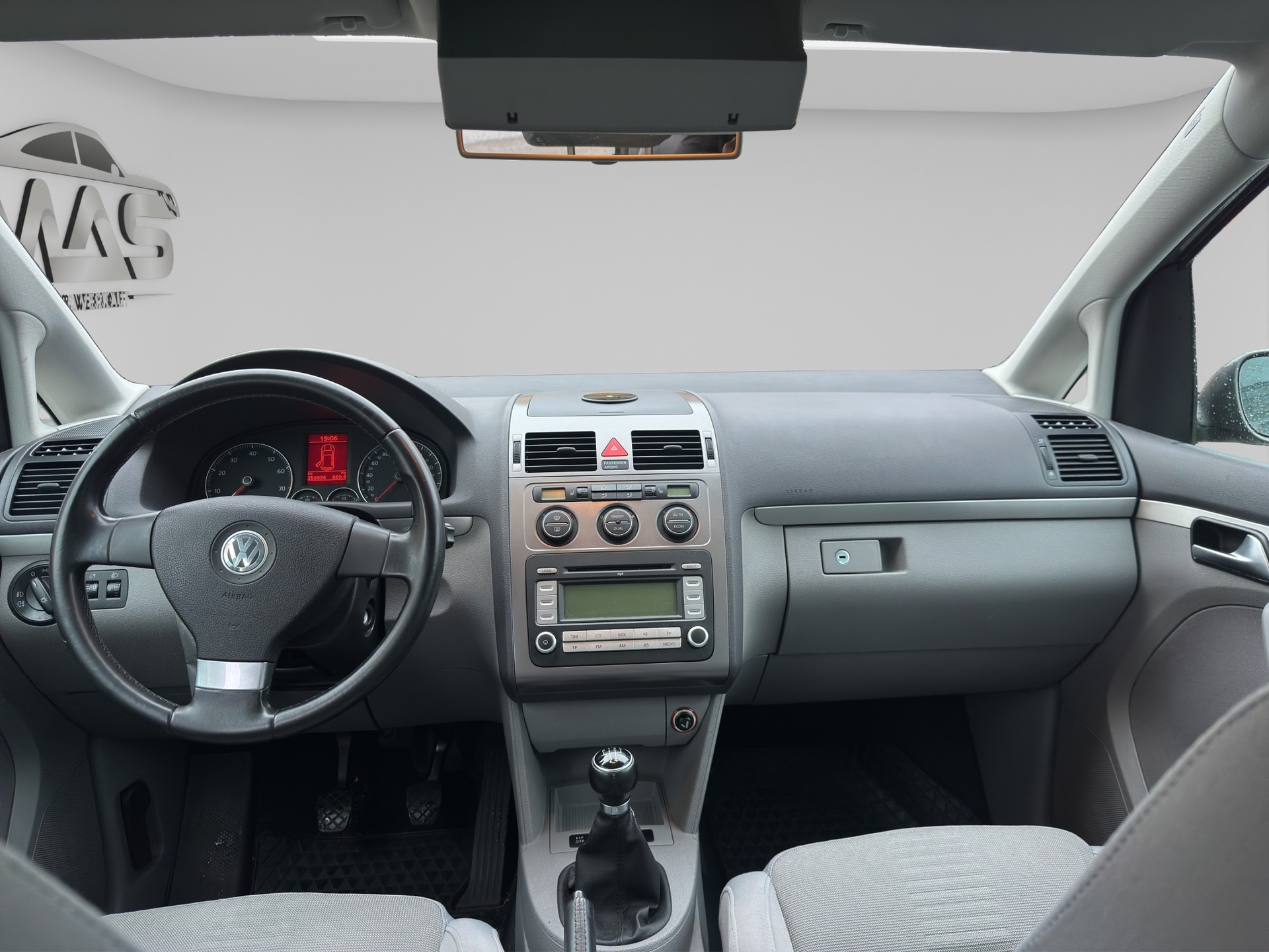 VW Touran 2.0 EcoFuel Trendline Traveller-image-11