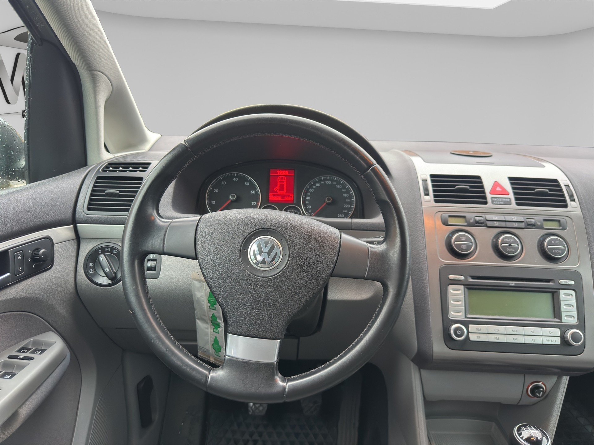 VW Touran 2.0 EcoFuel Trendline Traveller-image-9