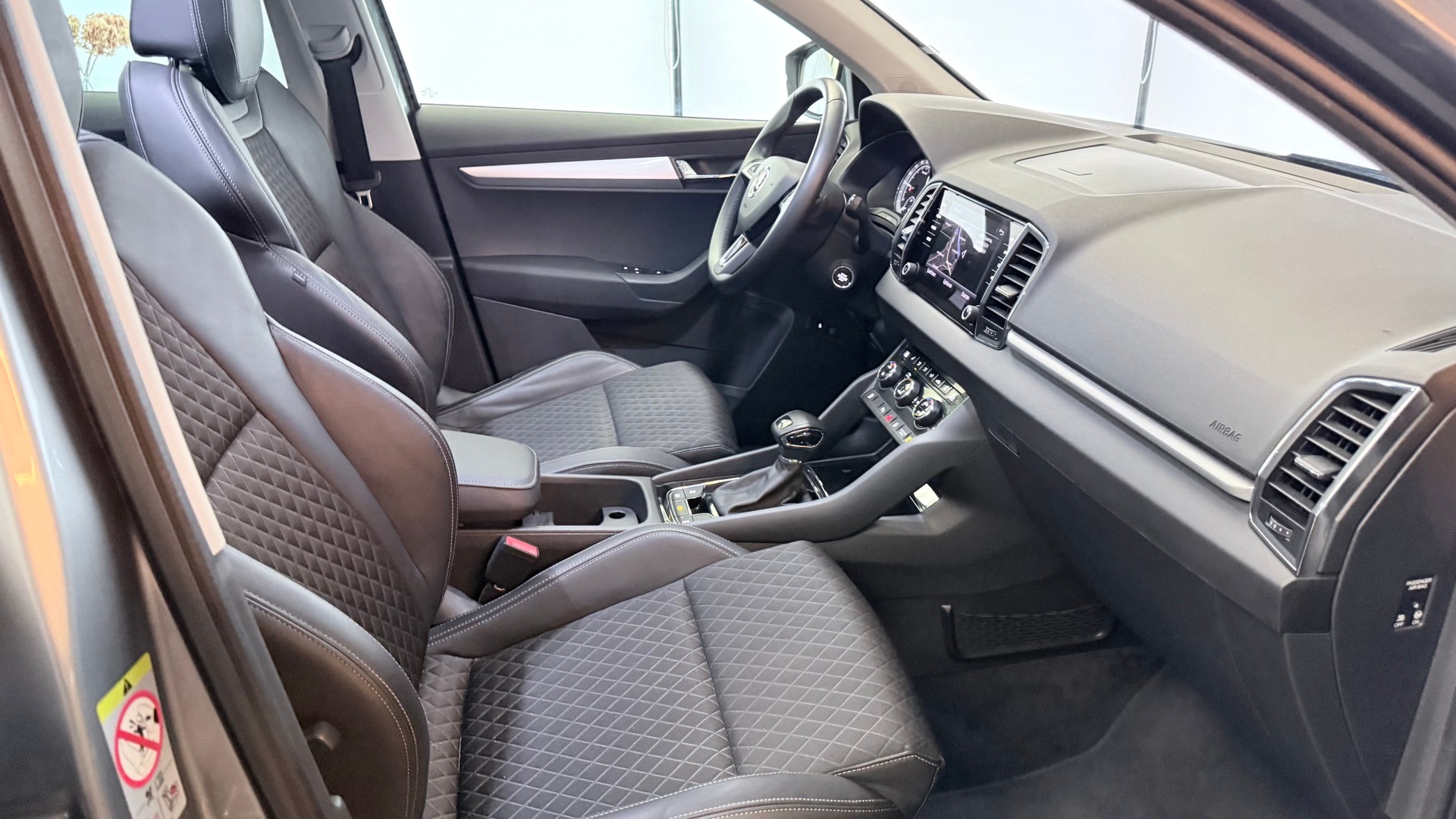 SKODA Karoq 1.6 TDI Smile DSG-showroom-element-2