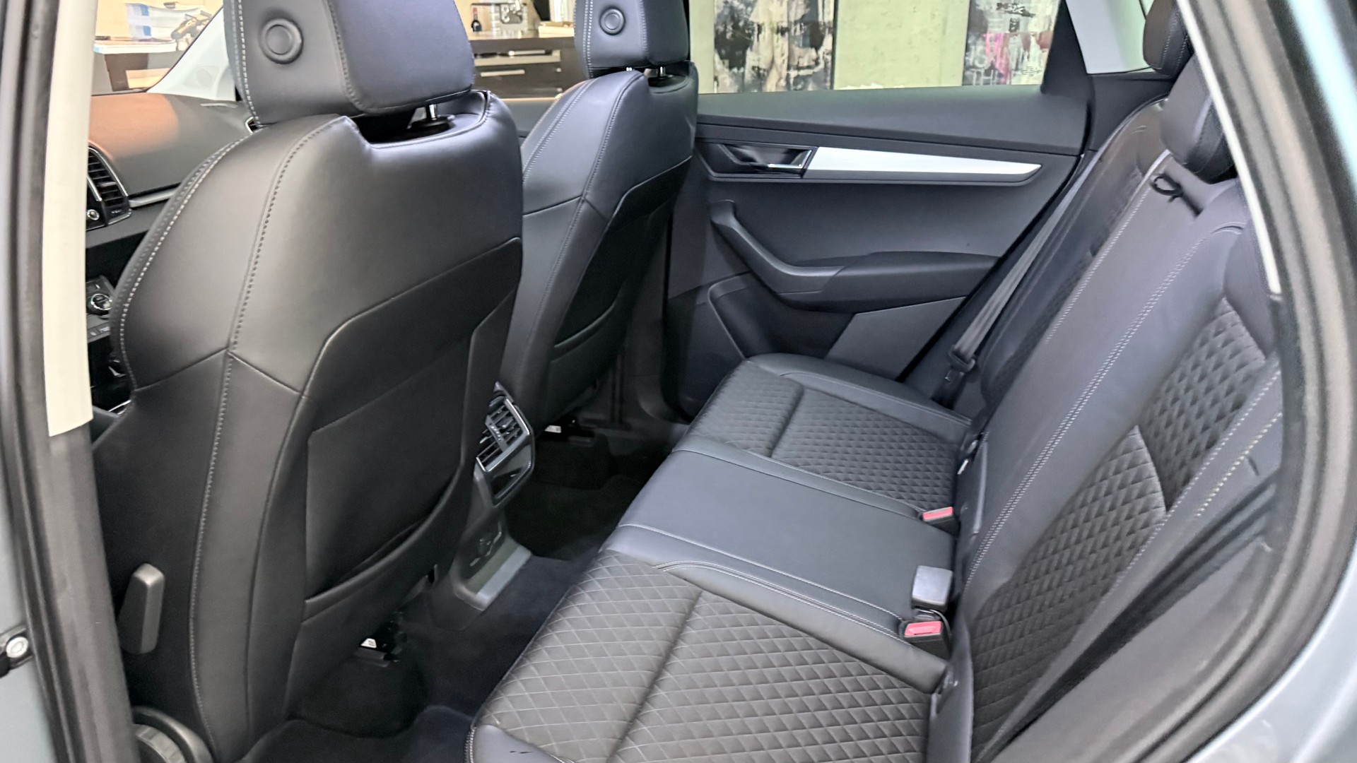 SKODA Karoq 1.6 TDI Smile DSG-image-17