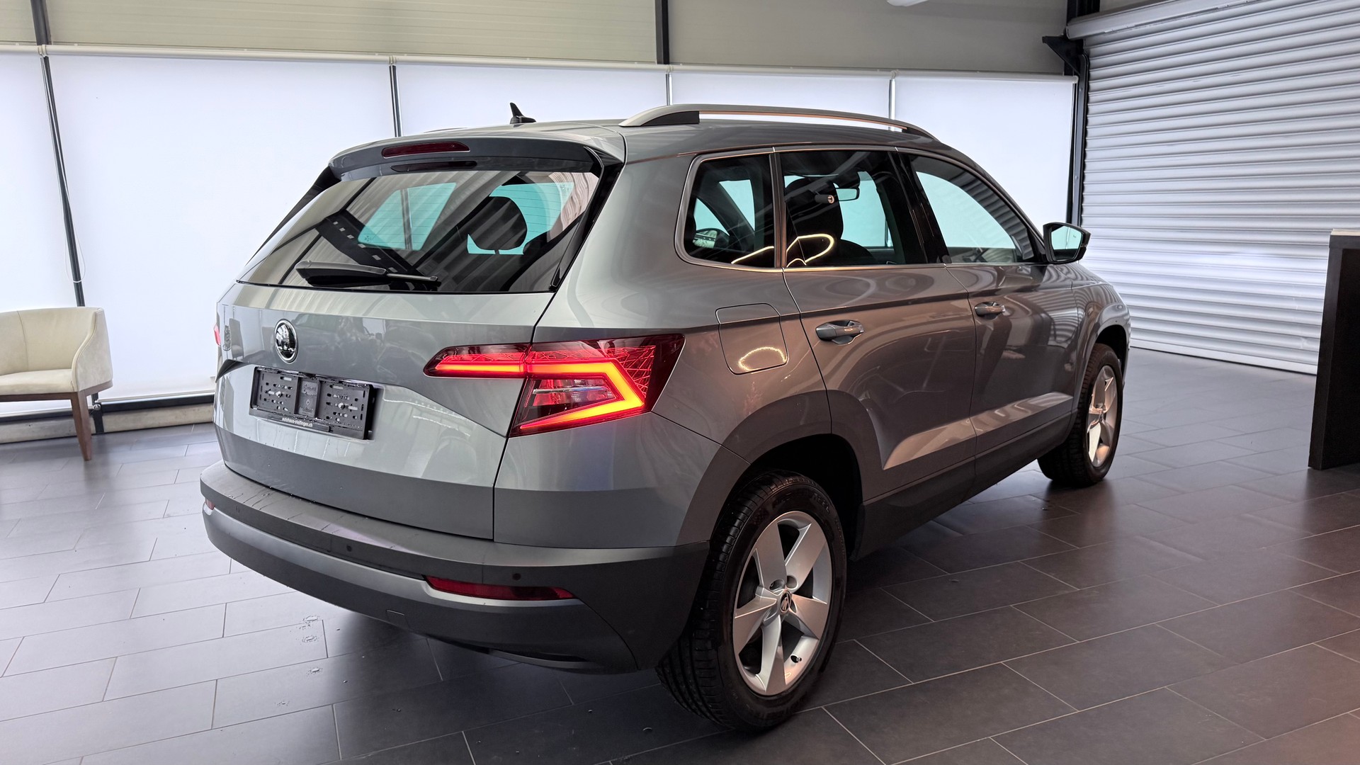SKODA Karoq 1.6 TDI Smile DSG-image-6